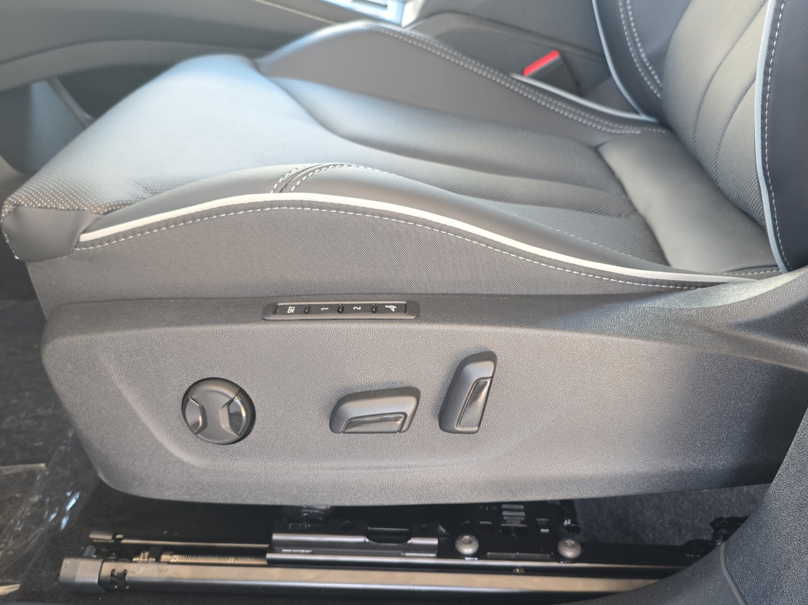 SKODA Enyaq 4x4 RS-image-15