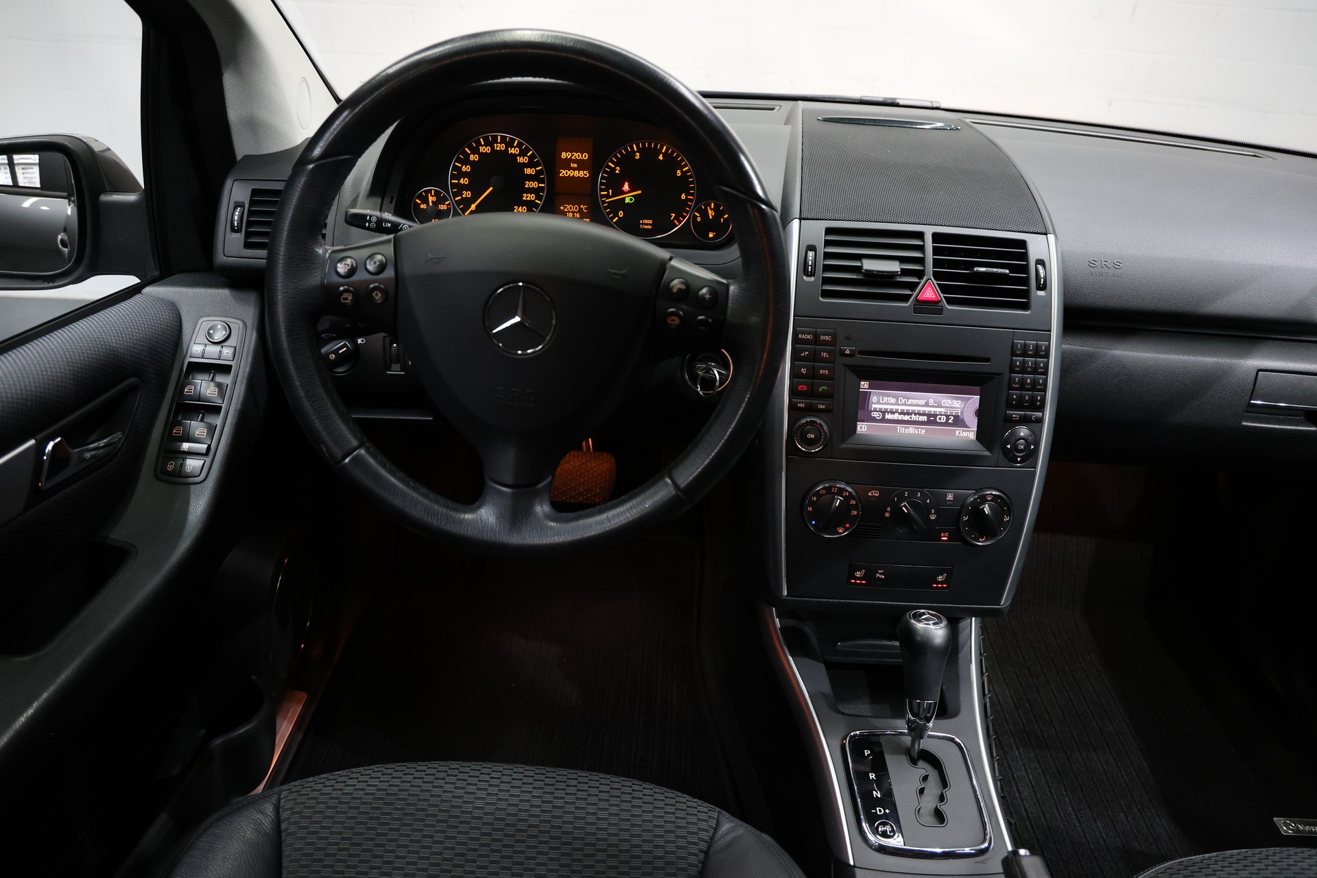 MERCEDES-BENZ A 180 Avantgarde-image-18