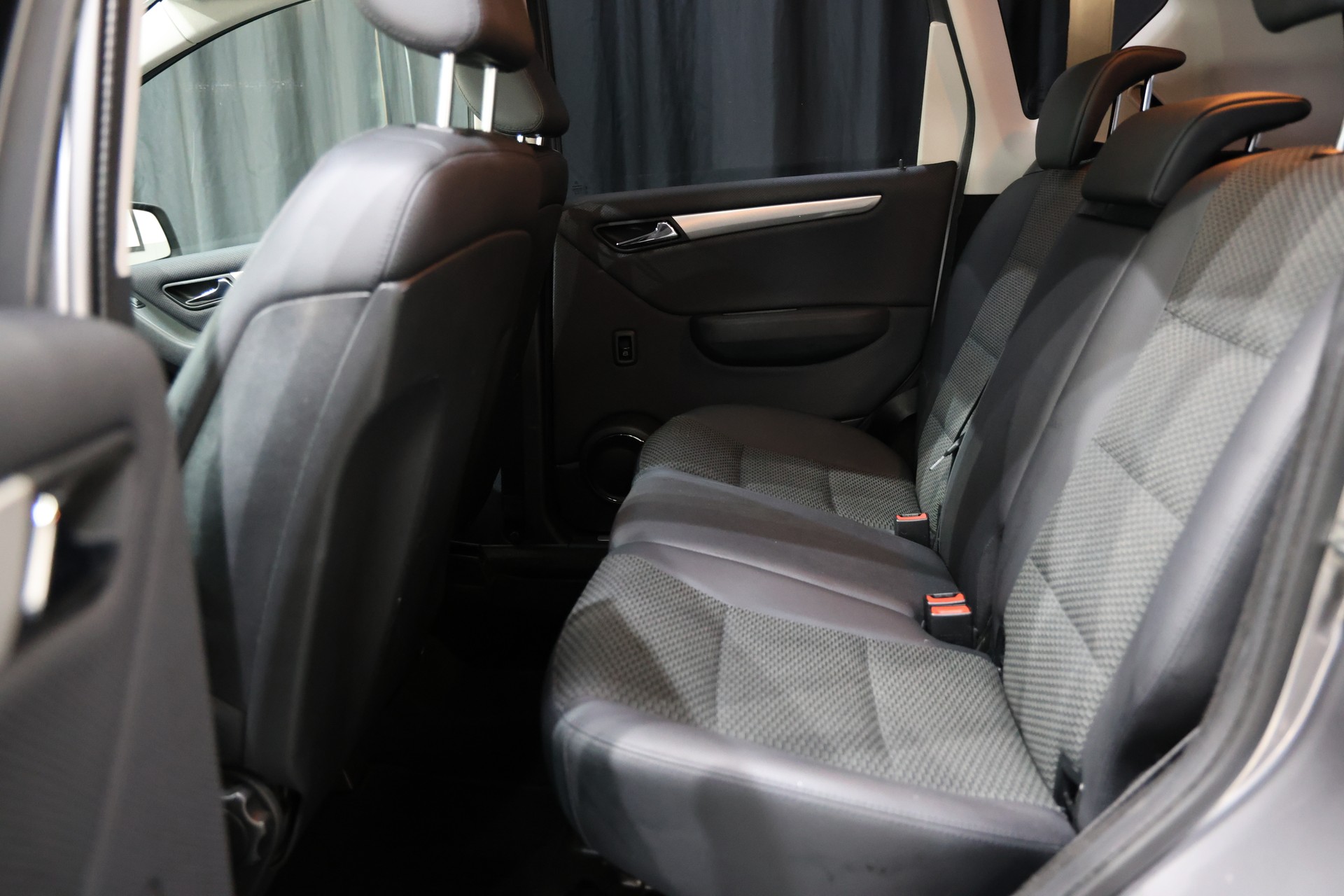 MERCEDES-BENZ A 180 Avantgarde-image-6