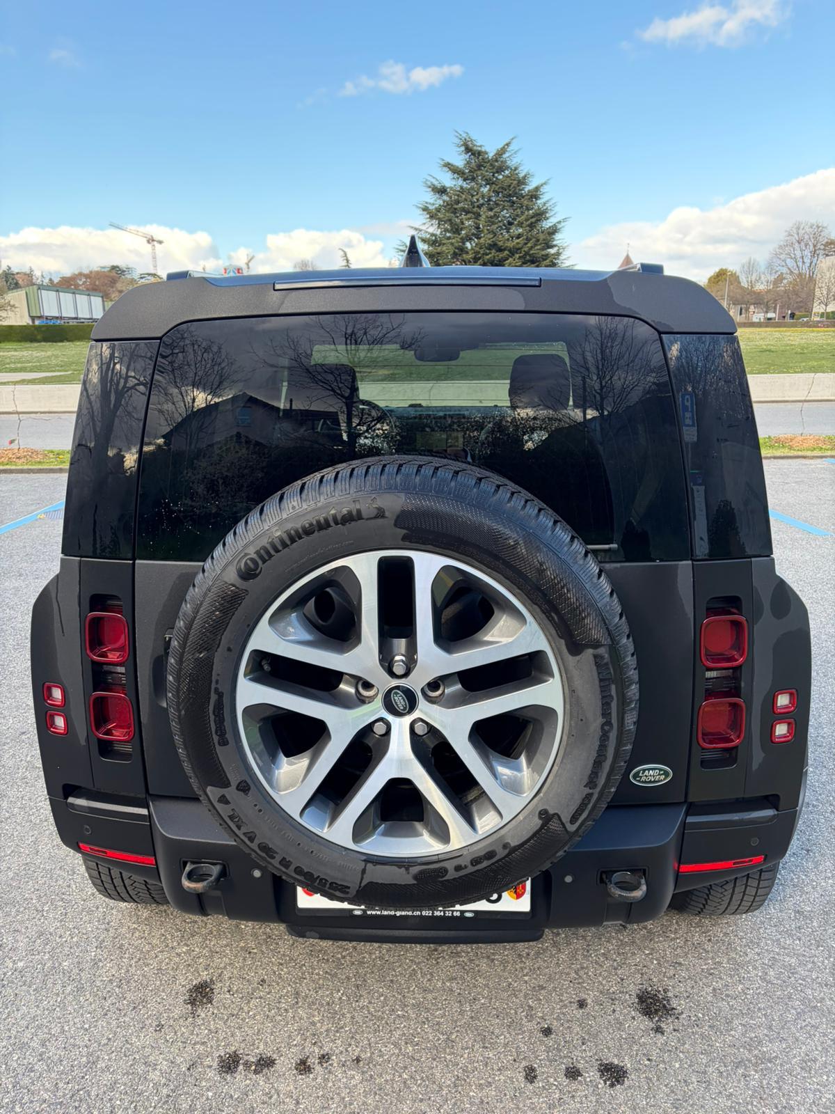 LAND ROVER Defender 110 3.0 D I6 250 X-Dynamic HSE AWD AT8-image-2
