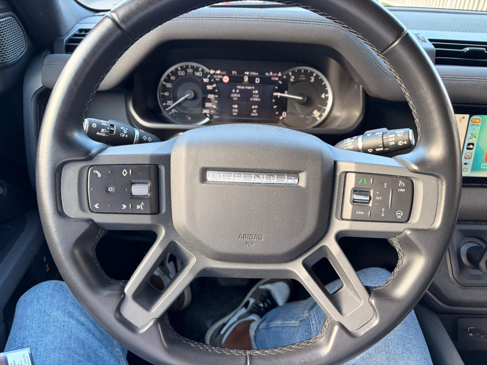 LAND ROVER Defender 110 3.0 D I6 250 X-Dynamic HSE AWD AT8-image-3