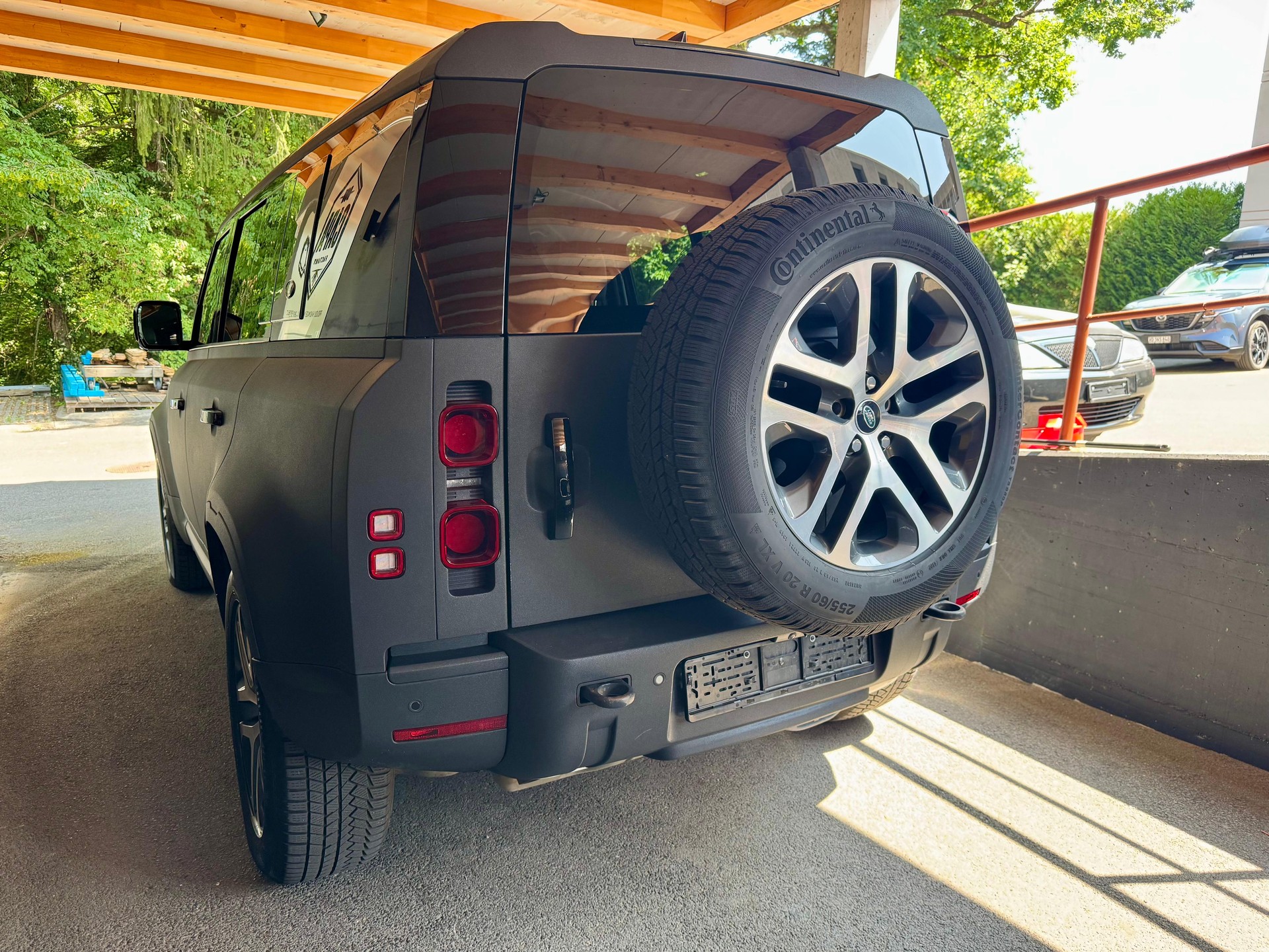 LAND ROVER Defender 110 3.0 D I6 250 X-Dynamic HSE AWD AT8-image-5