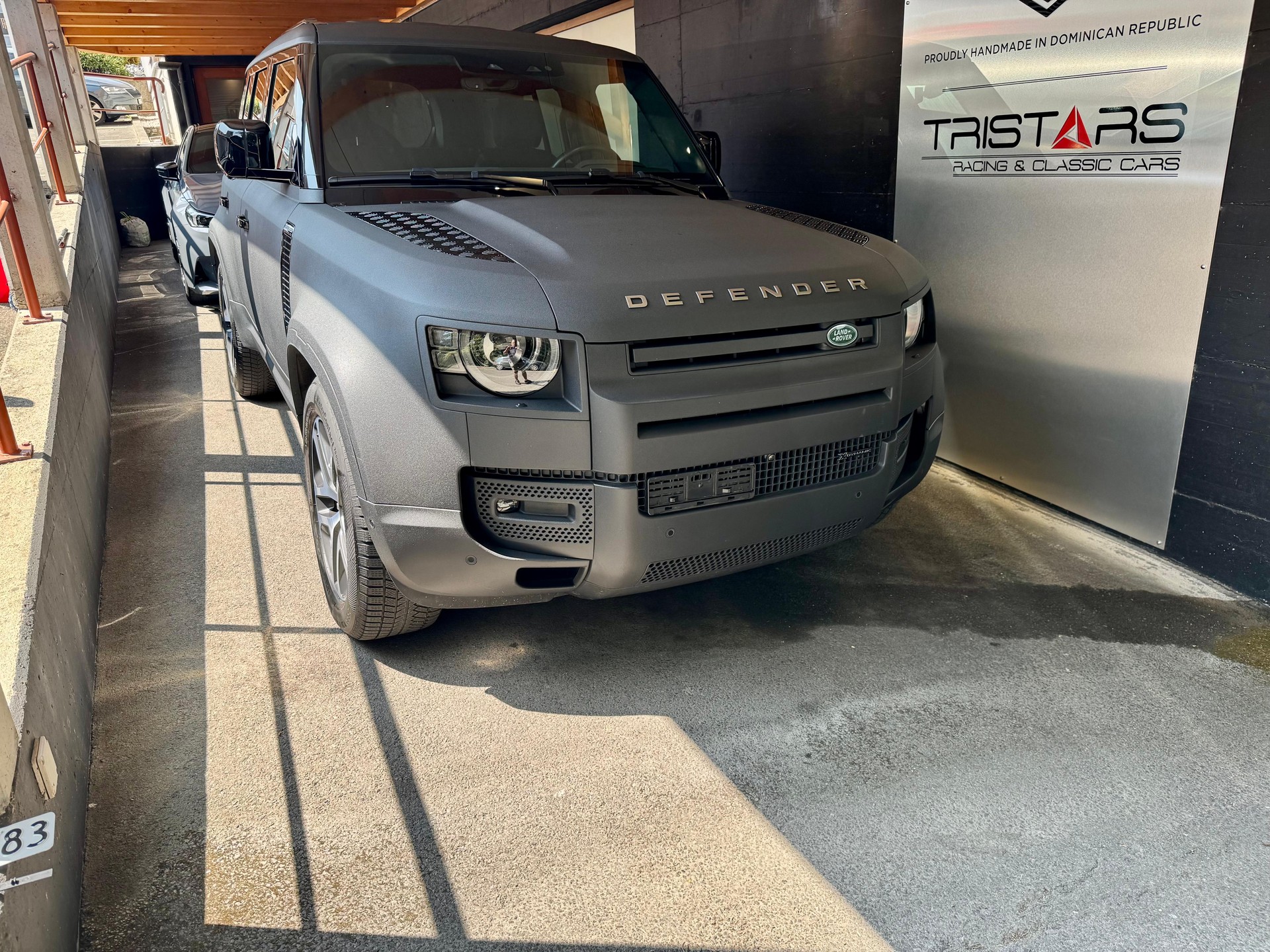 LAND ROVER Defender 110 3.0 D I6 250 X-Dynamic HSE AWD AT8-image-1