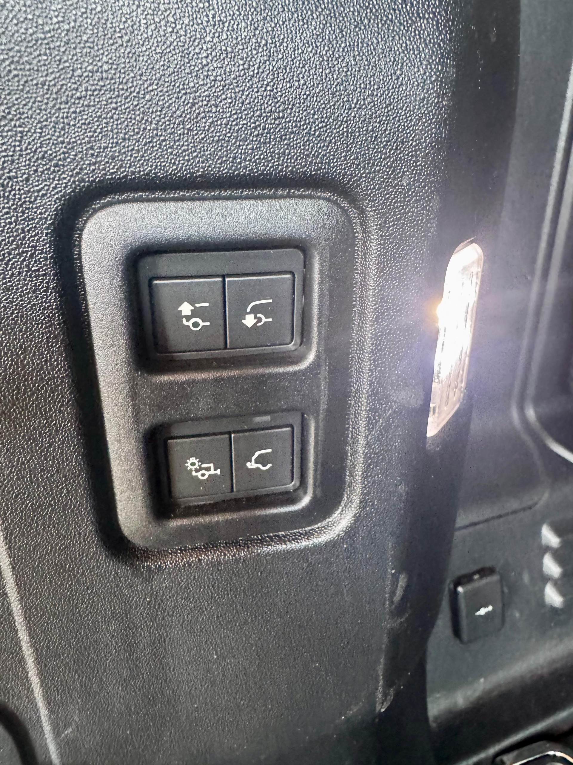 LAND ROVER Defender 110 3.0 D I6 250 X-Dynamic HSE AWD AT8-image-11