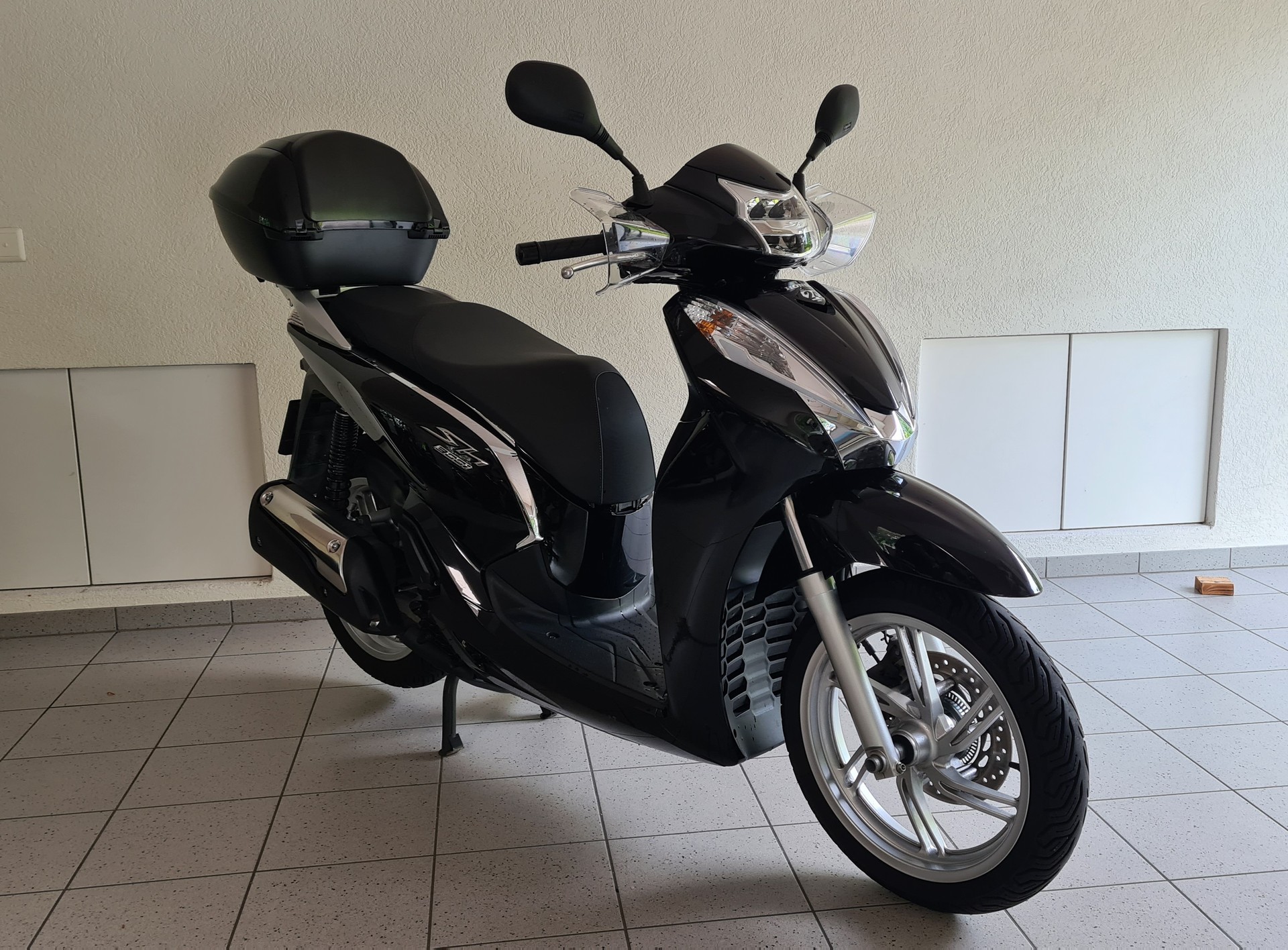 HONDA SH 300 i ABS-image-1