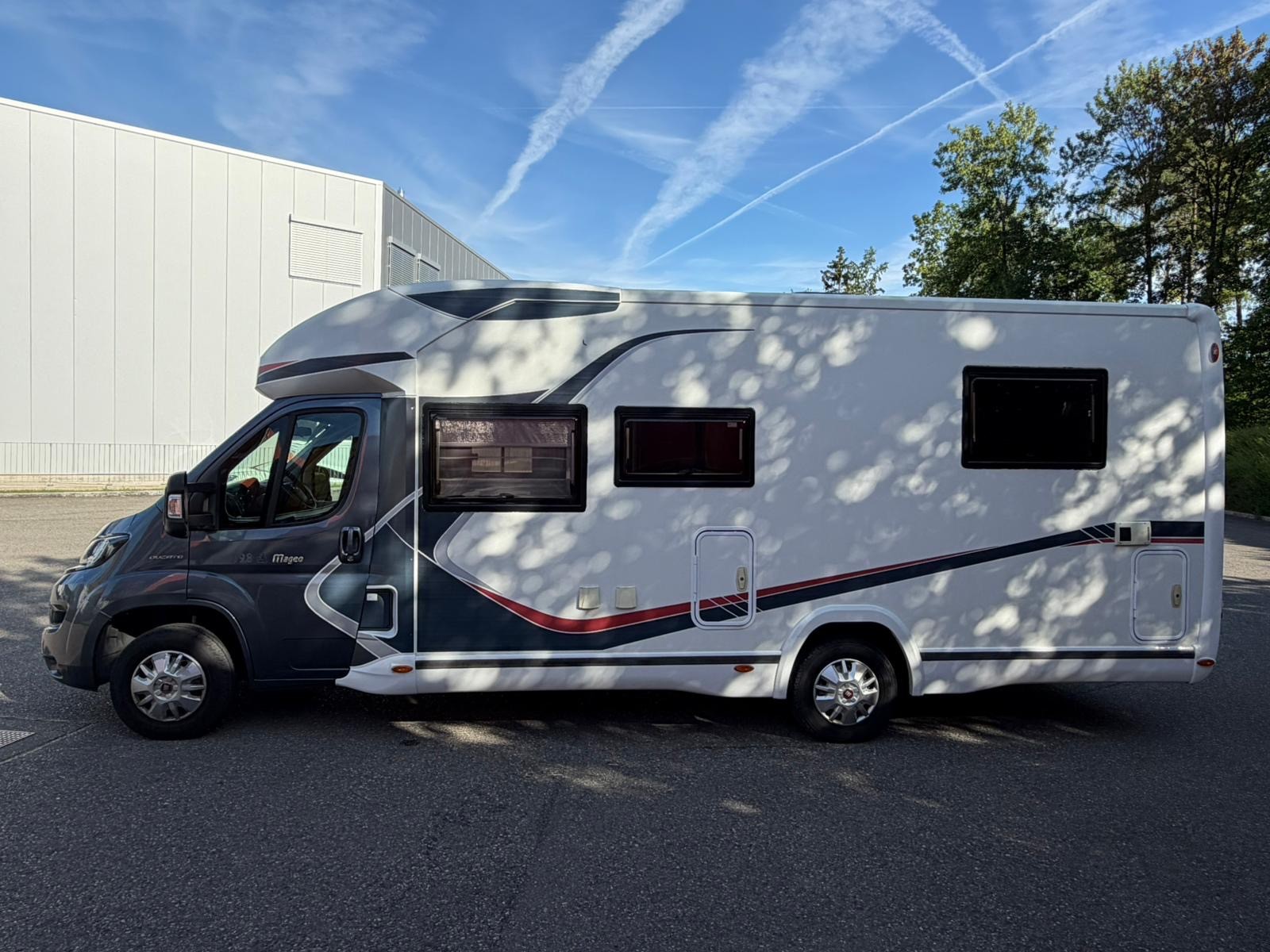 CHALLENGER Challenger 398 Mageo mit Queensbett – Top-Zustand & Einzigartiges Garantie-Paket!-image-2