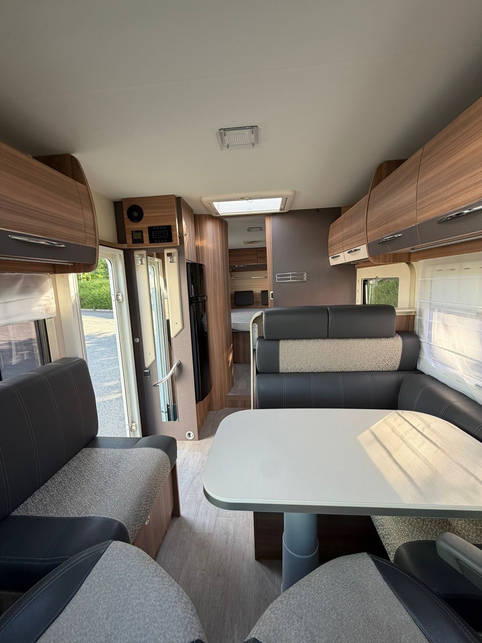 CHALLENGER Challenger 398 Mageo mit Queensbett – Top-Zustand & Einzigartiges Garantie-Paket!-image-13