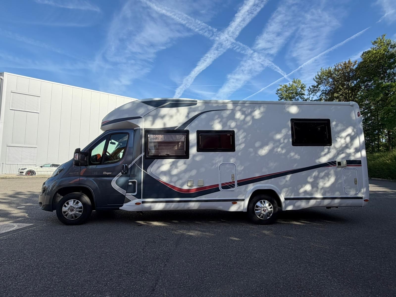 CHALLENGER Challenger 398 Mageo mit Queensbett – Top-Zustand & Einzigartiges Garantie-Paket!-image-3