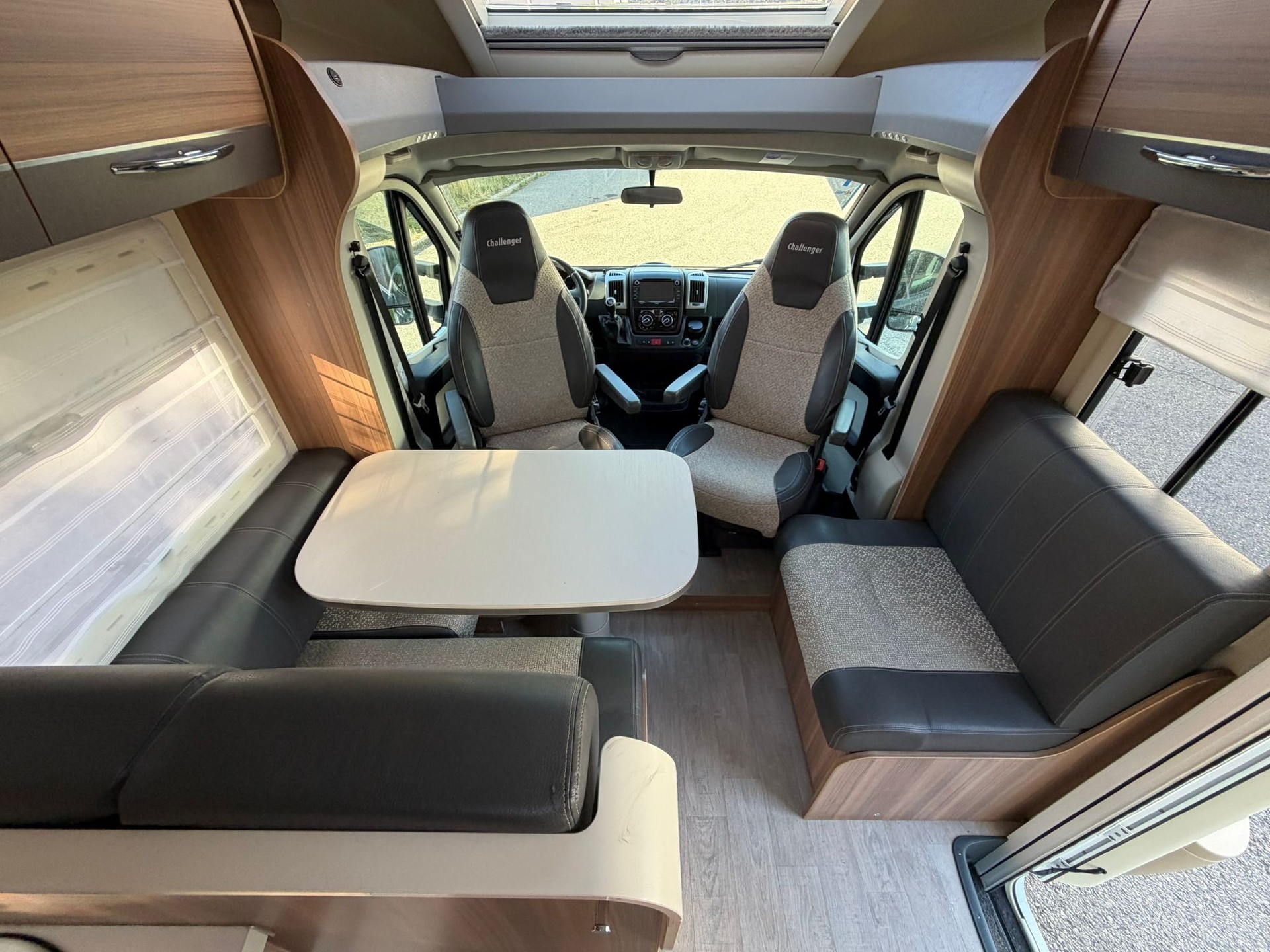 CHALLENGER Challenger 398 Mageo mit Queensbett – Top-Zustand & Einzigartiges Garantie-Paket!-image-26
