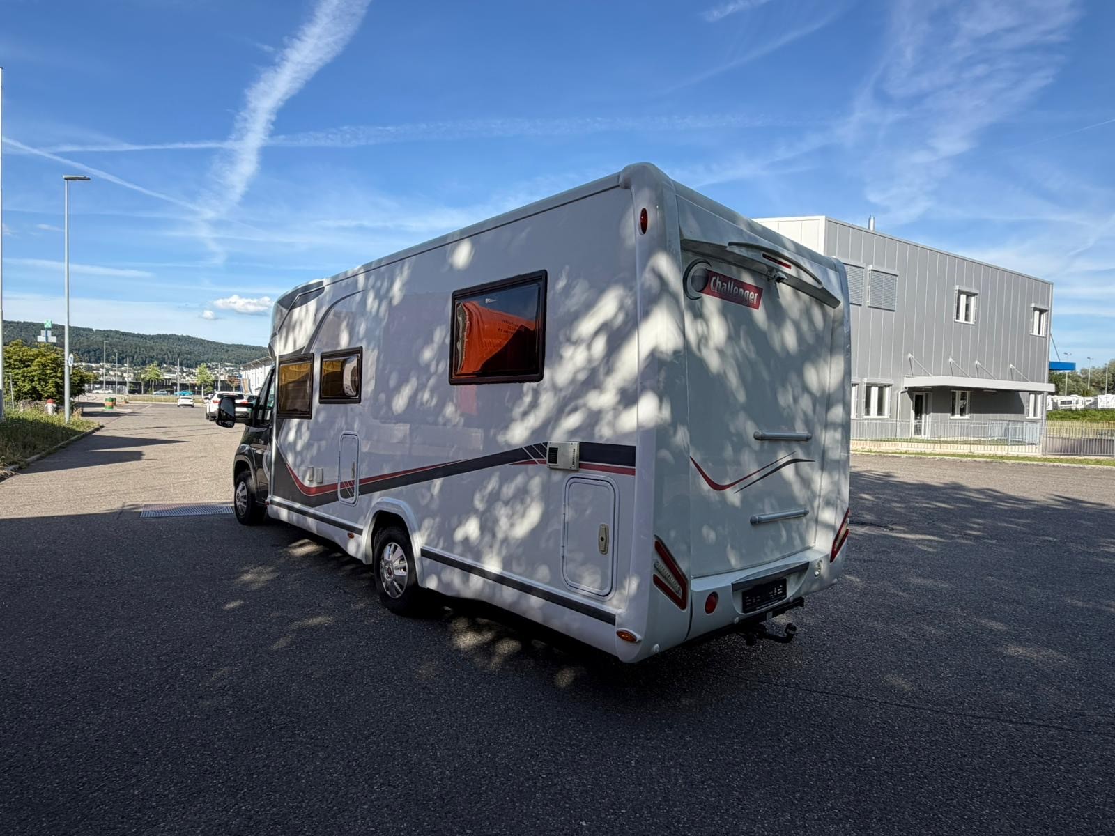 CHALLENGER Challenger 398 Mageo mit Queensbett – Top-Zustand & Einzigartiges Garantie-Paket!-image-4