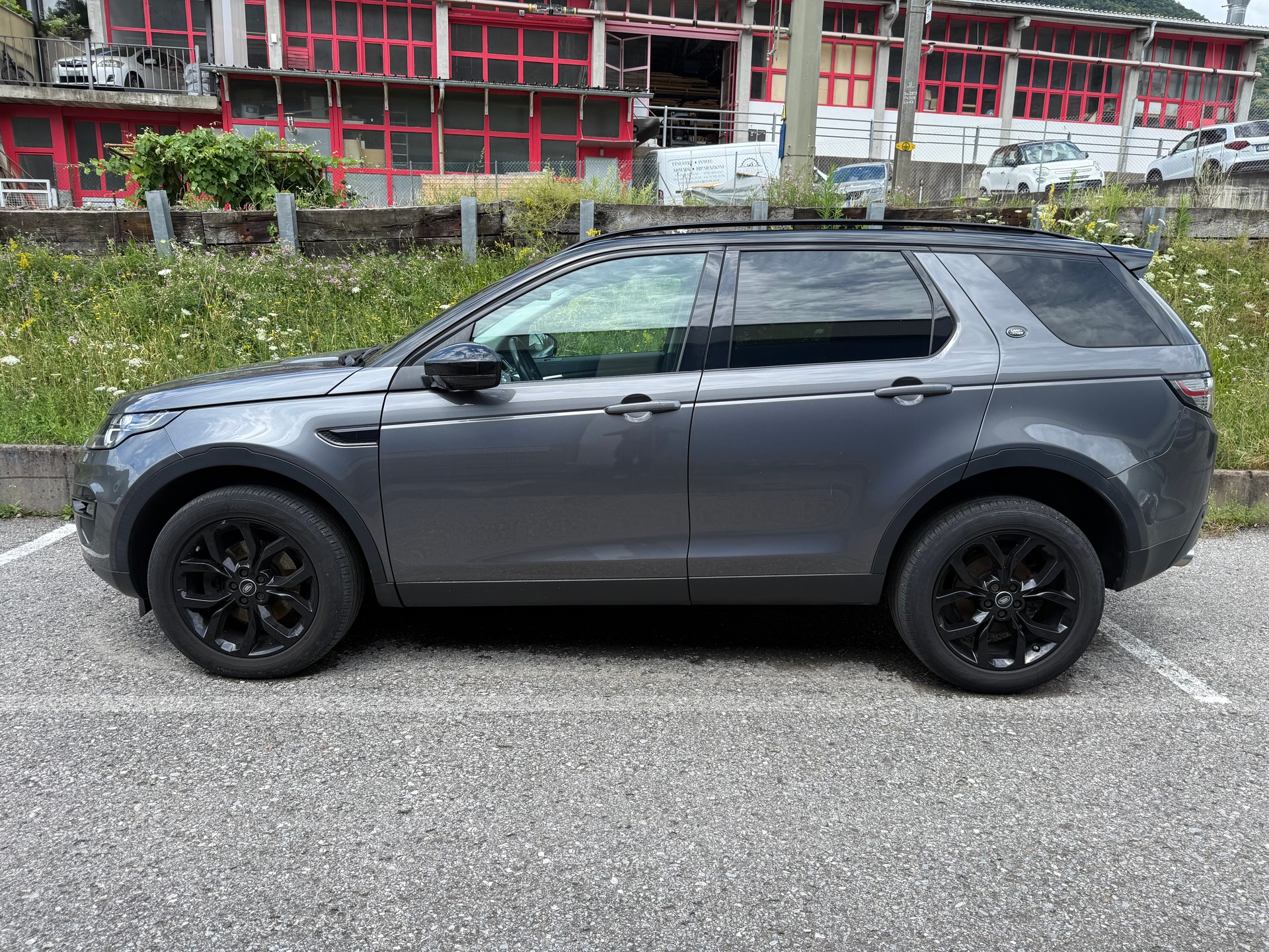 LAND ROVER Discovery Sport 2.0 TD4 SE AT9-image-1