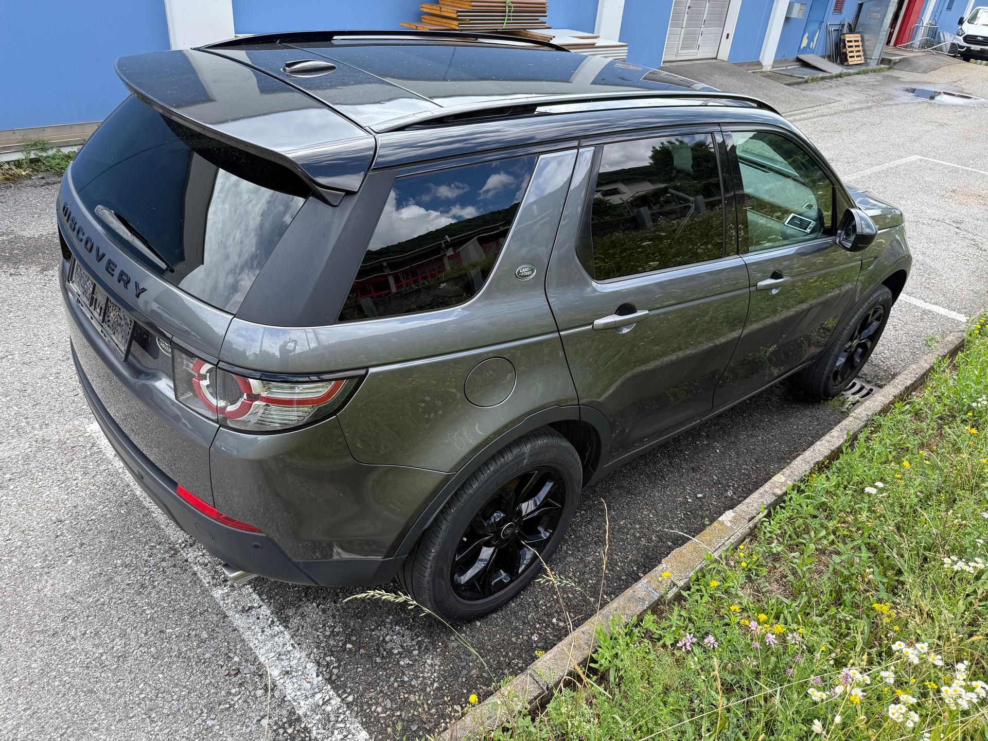 LAND ROVER Discovery Sport 2.0 TD4 SE AT9-image-3