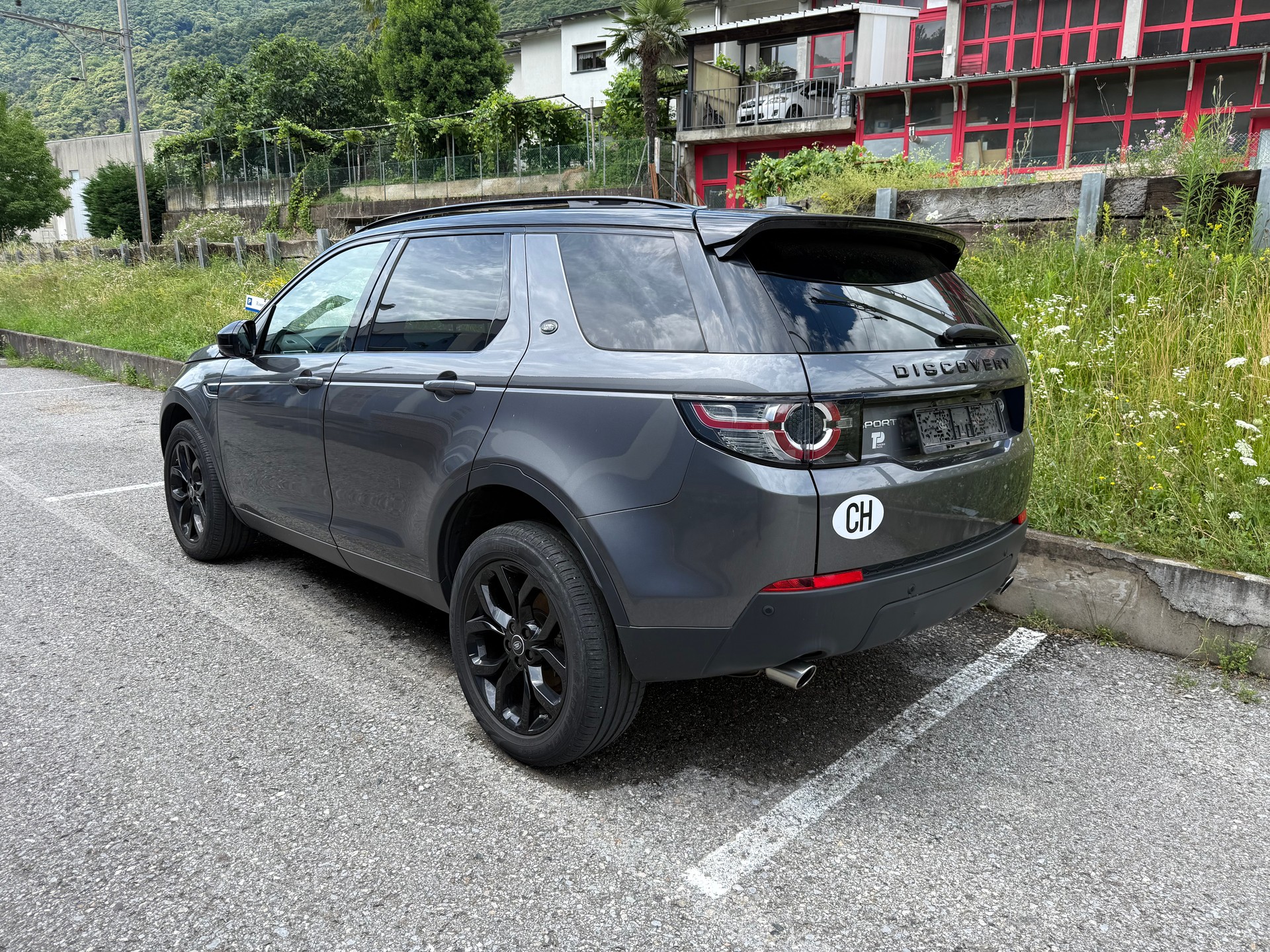 LAND ROVER Discovery Sport 2.0 TD4 SE AT9-image-2
