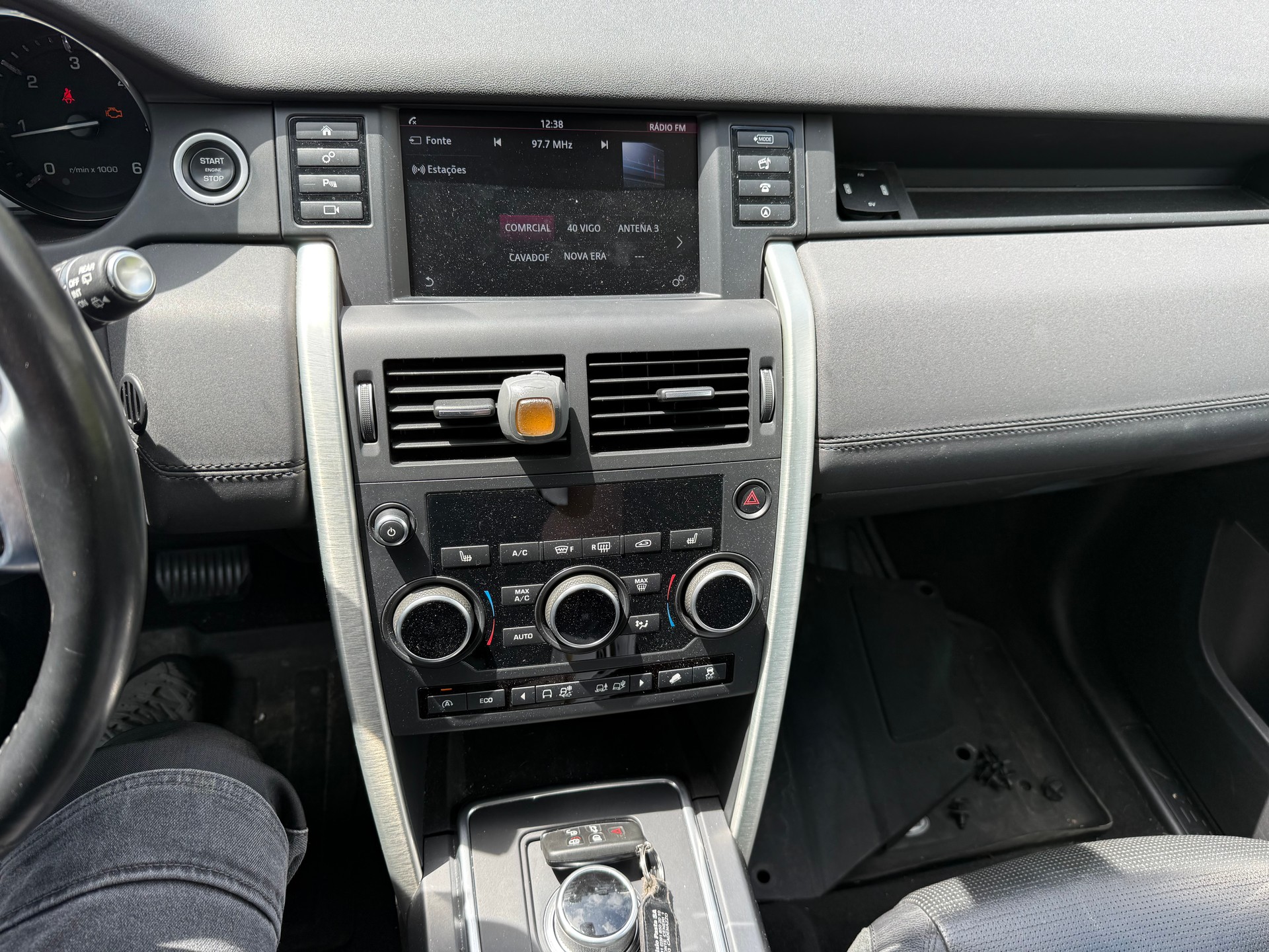 LAND ROVER Discovery Sport 2.0 TD4 SE AT9-image-8