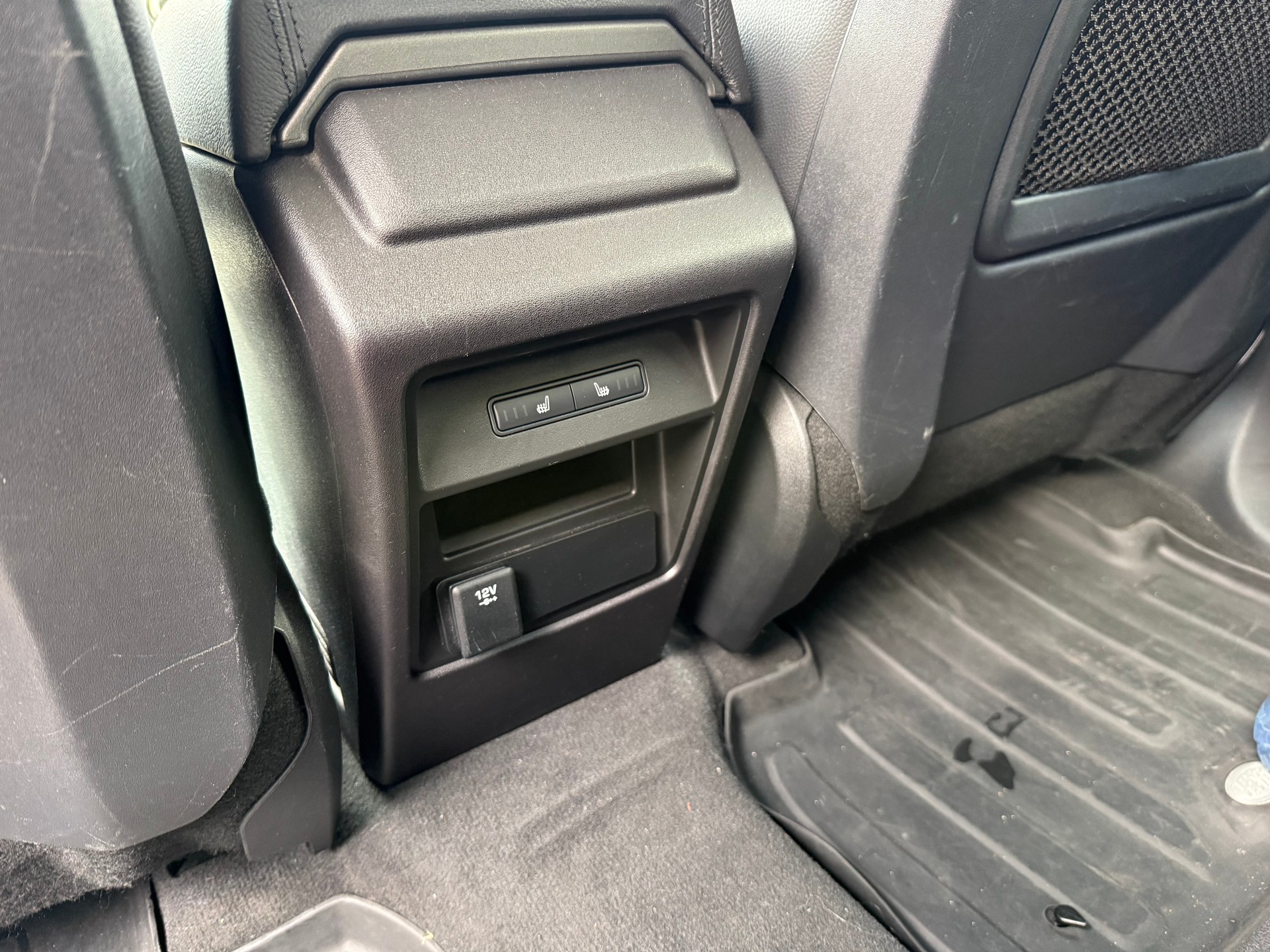 LAND ROVER Discovery Sport 2.0 TD4 SE AT9-image-10
