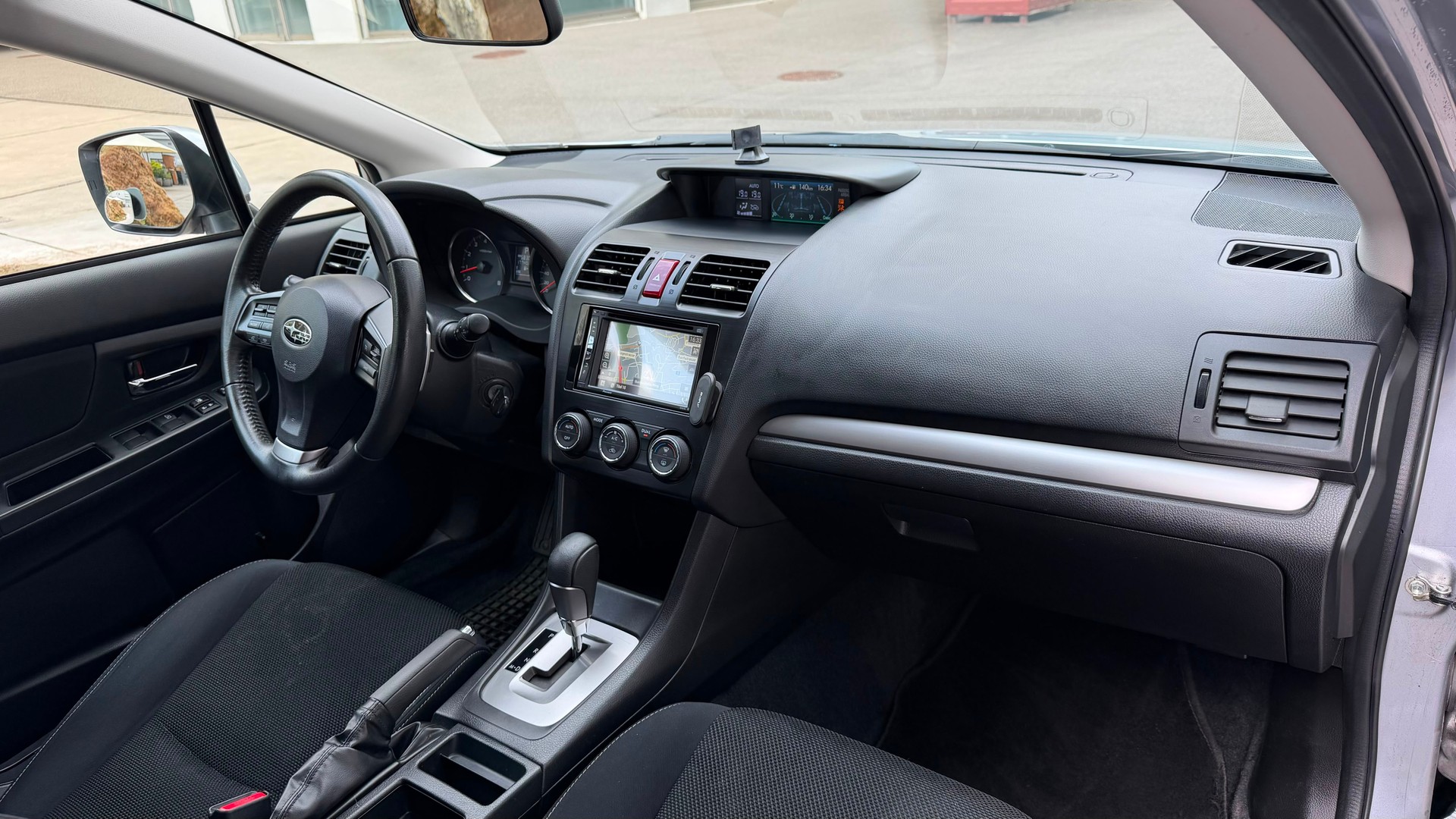 SUBARU XV 2.0 Swiss Three AWD CVT-image-8