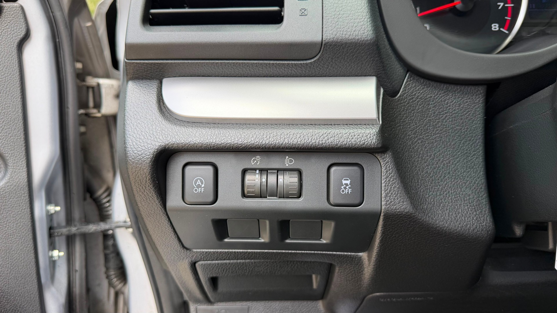SUBARU XV 2.0 Swiss Three AWD CVT-image-16