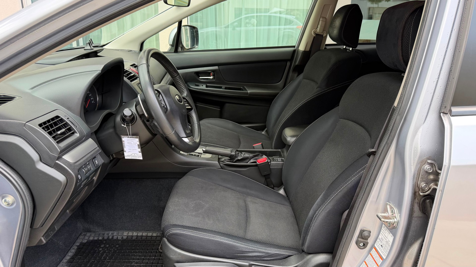 SUBARU XV 2.0 Swiss Three AWD CVT-image-10