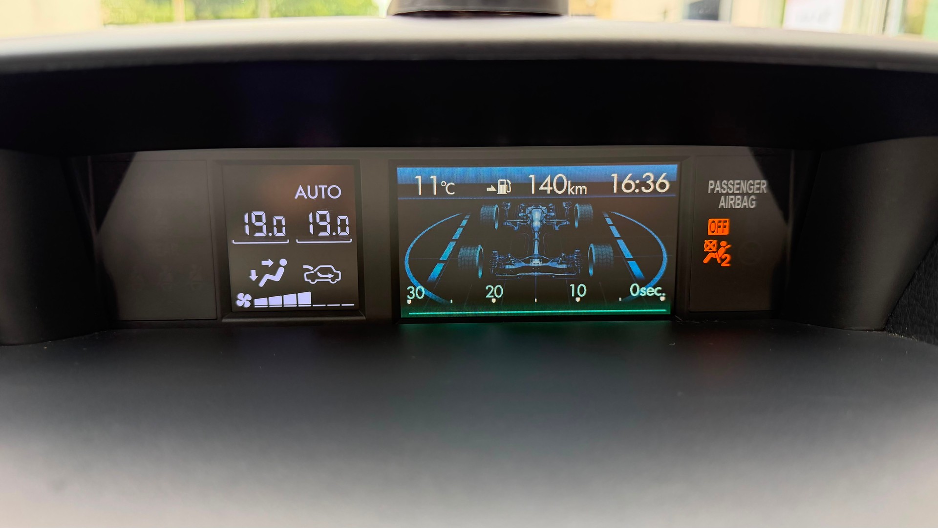 SUBARU XV 2.0 Swiss Three AWD CVT-image-21