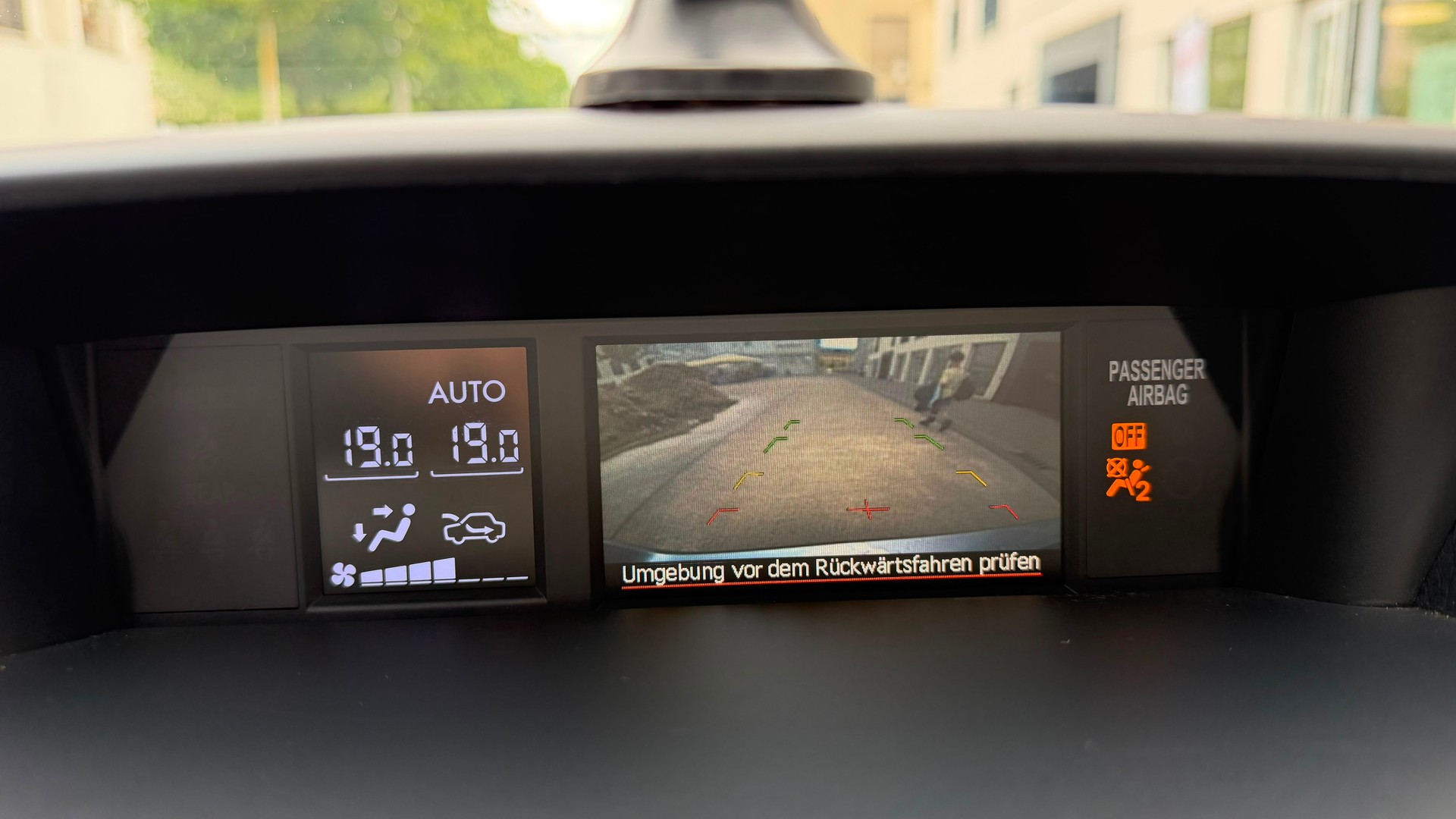 SUBARU XV 2.0 Swiss Three AWD CVT-image-13