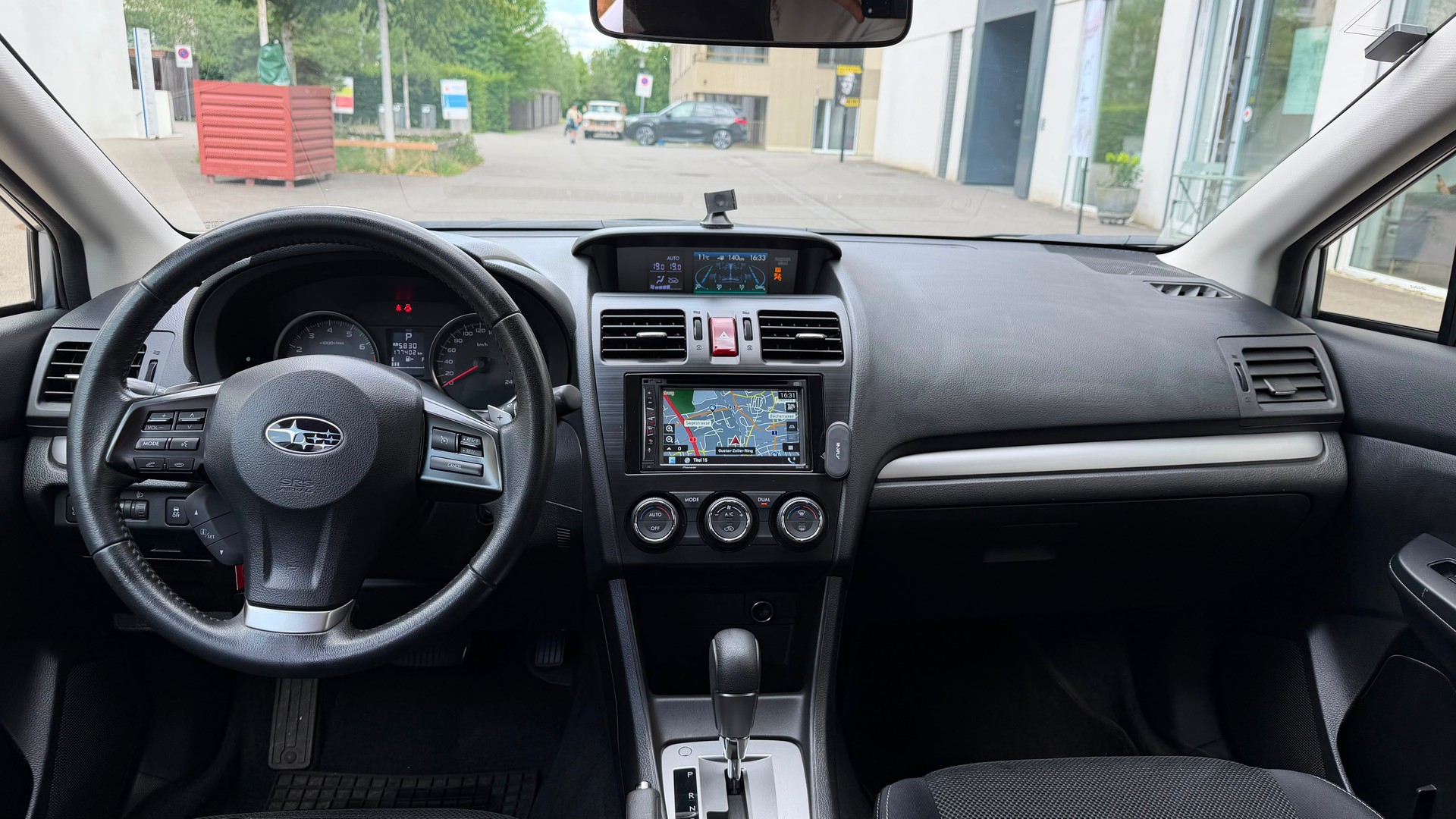 SUBARU XV 2.0 Swiss Three AWD CVT-image-14