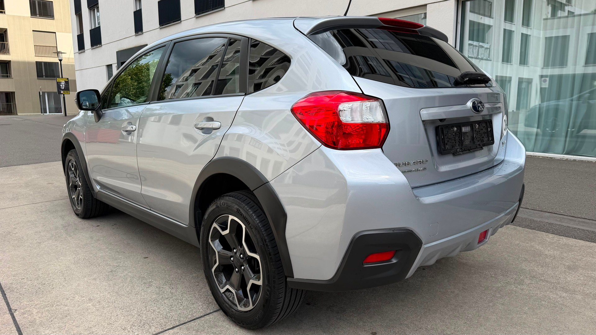 SUBARU XV 2.0 Swiss Three AWD CVT-image-5