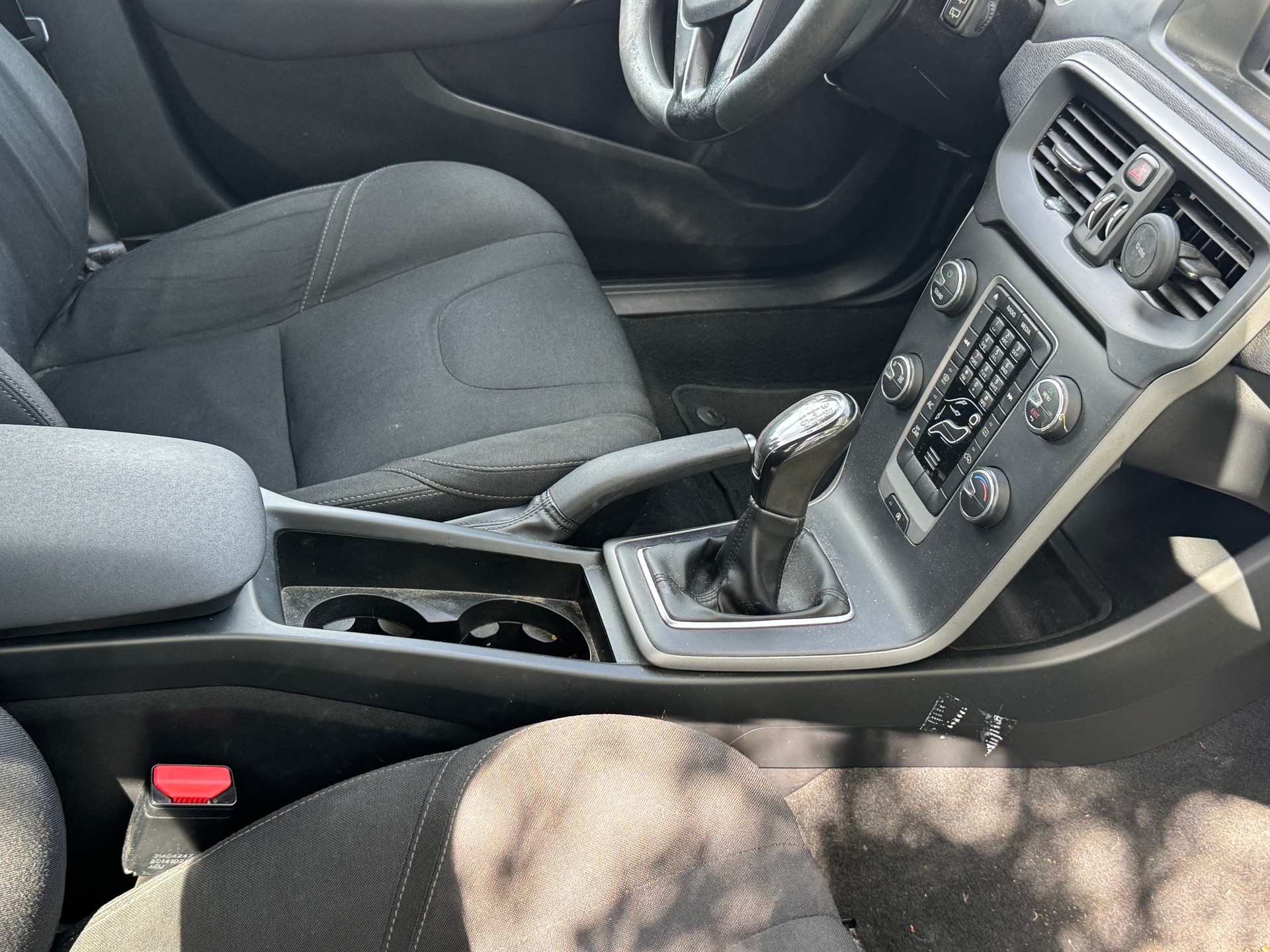 VOLVO V40 D2-image-11