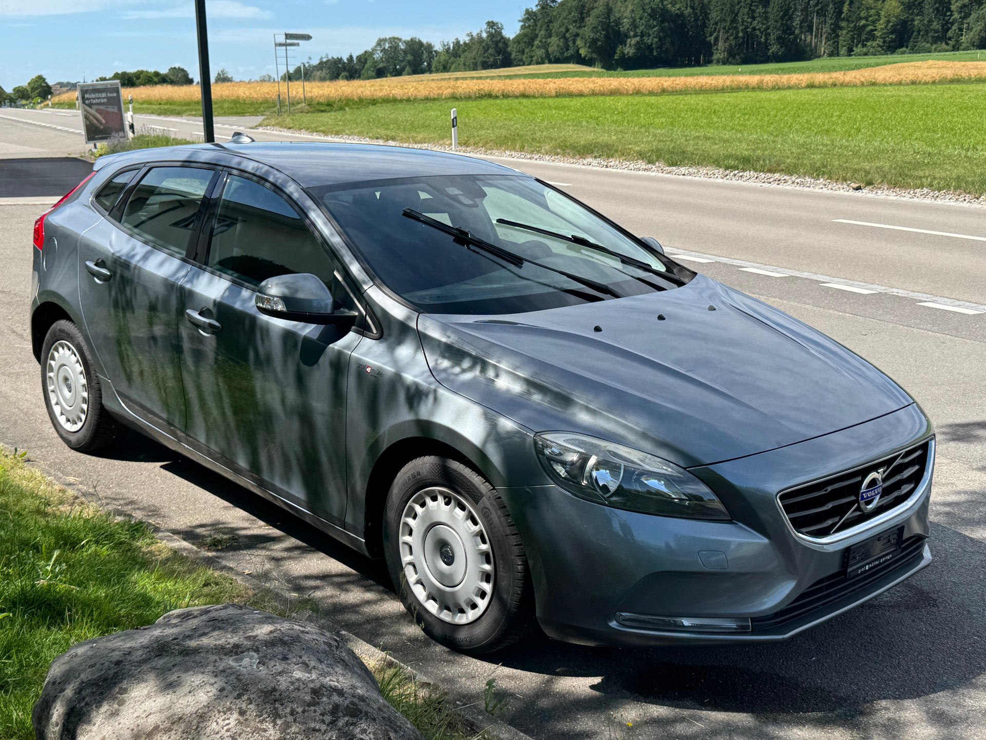 VOLVO V40 D2-image-2