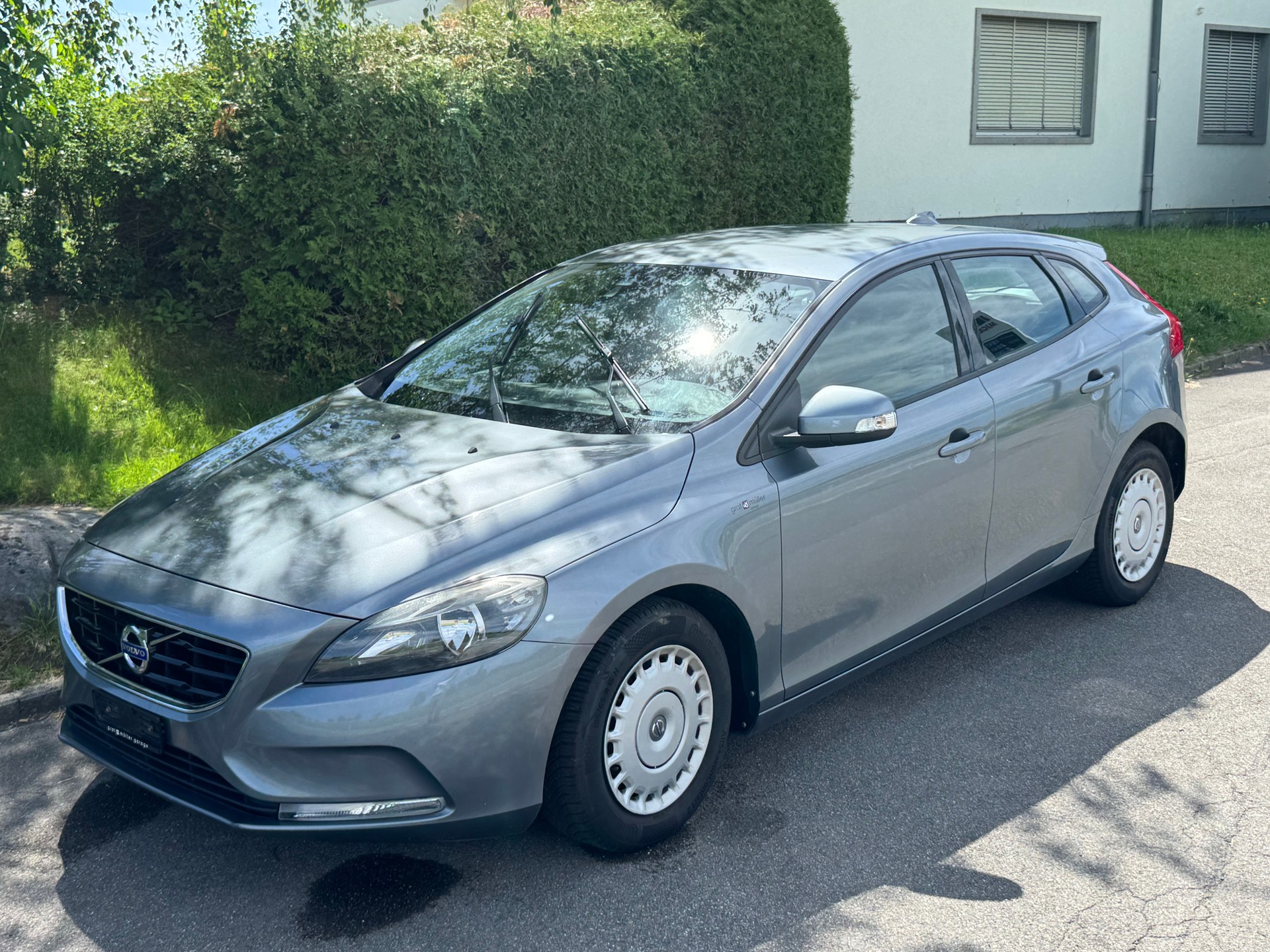 VOLVO V40 D2-image-0