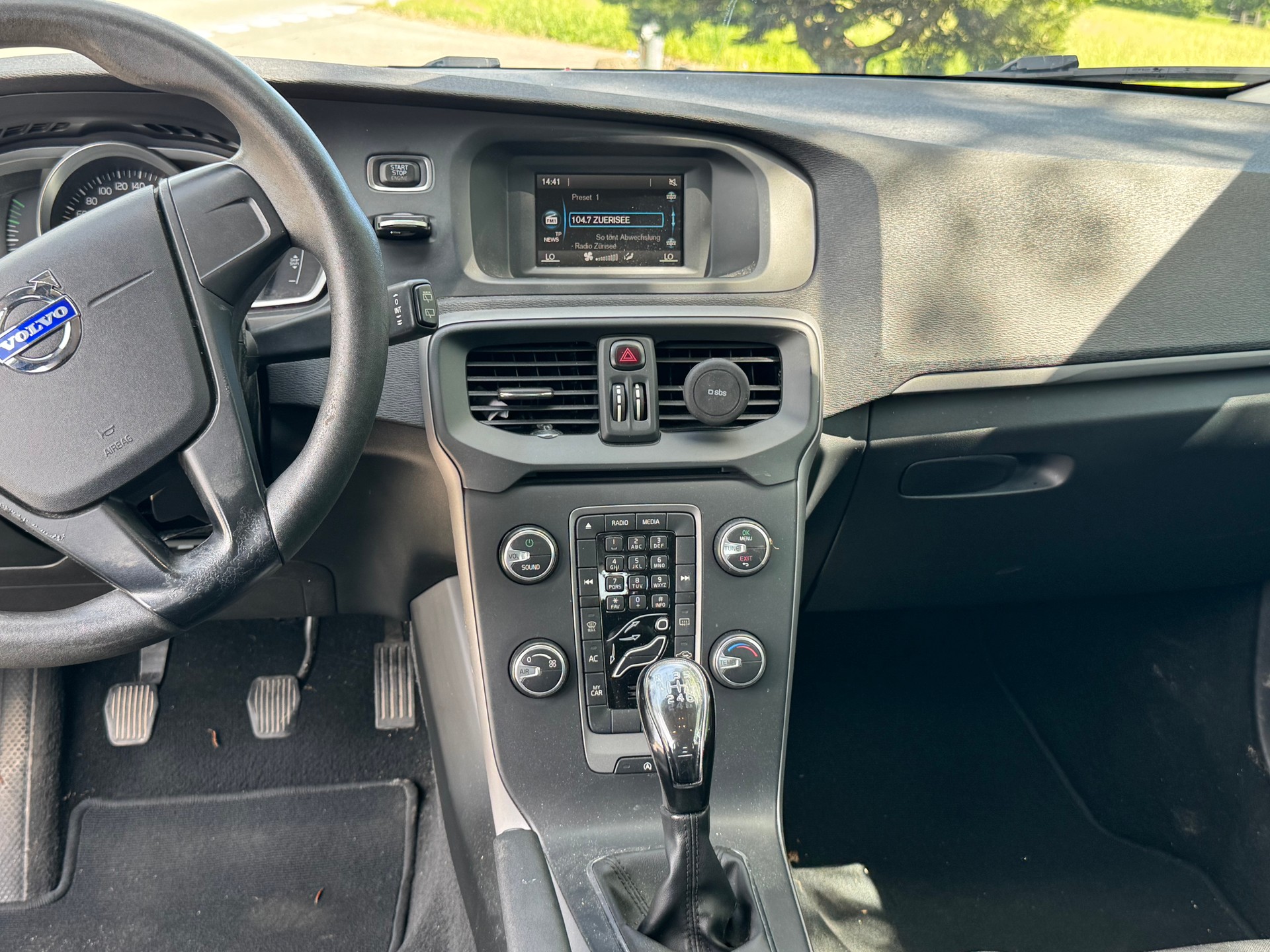 VOLVO V40 D2-image-9