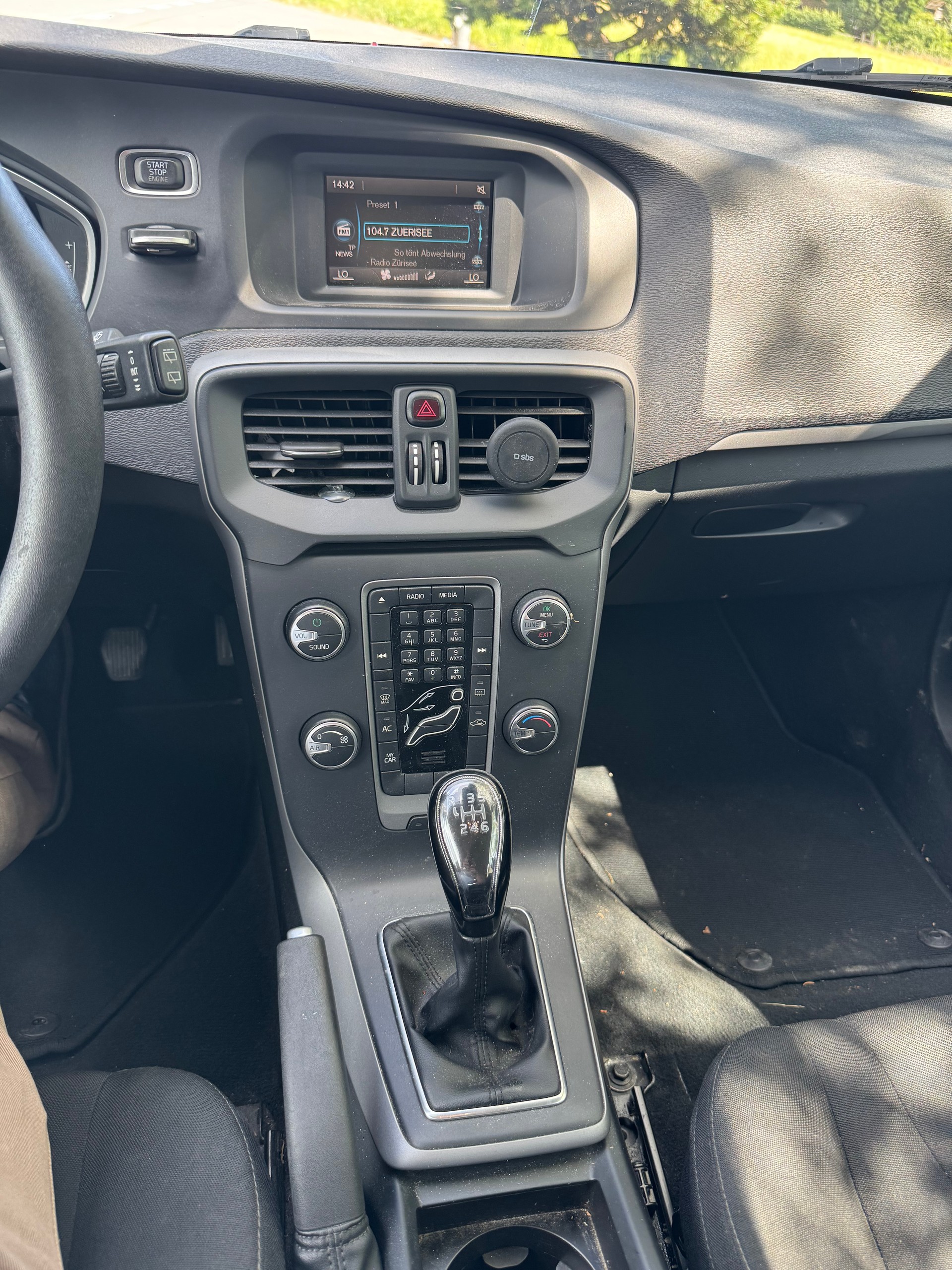 VOLVO V40 D2-image-8
