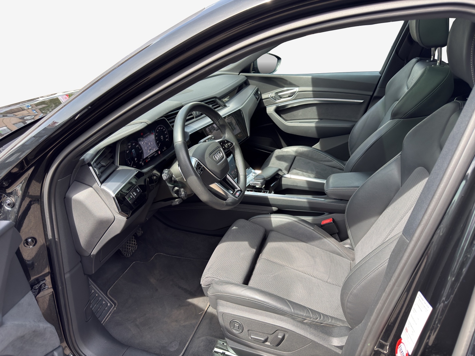 AUDI e-tron 55 S Line Black Edition quattro-image-8