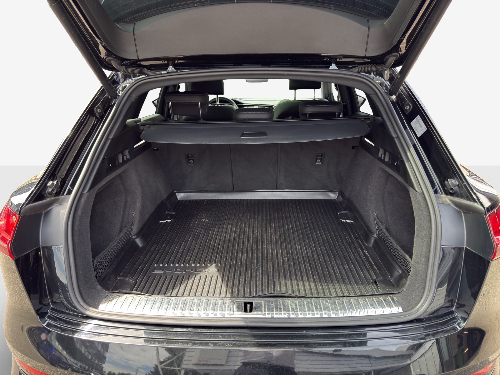 AUDI e-tron 55 S Line Black Edition quattro-image-13