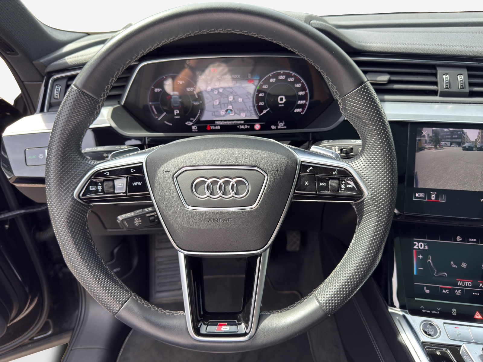 AUDI e-tron 55 S Line Black Edition quattro-image-10