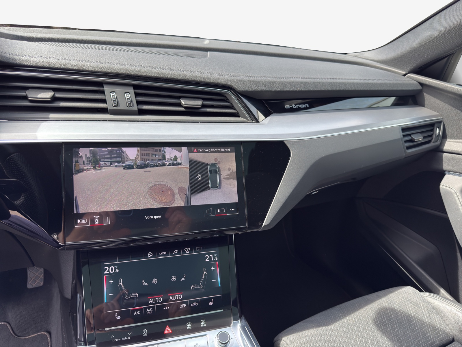AUDI e-tron 55 S Line Black Edition quattro-image-11