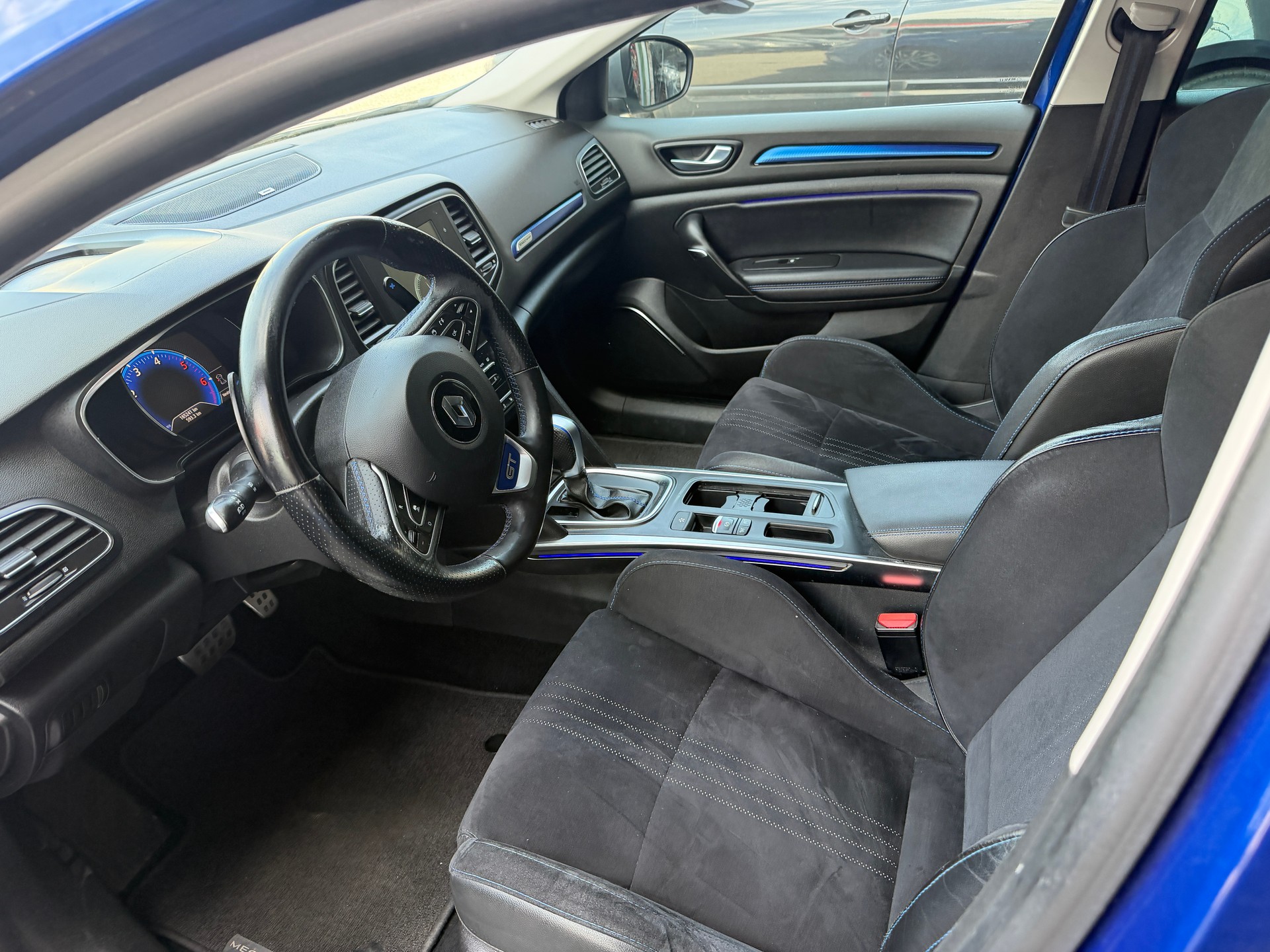 RENAULT Mégane Grandtour 1.6 dCi GT Limited EDC-image-12