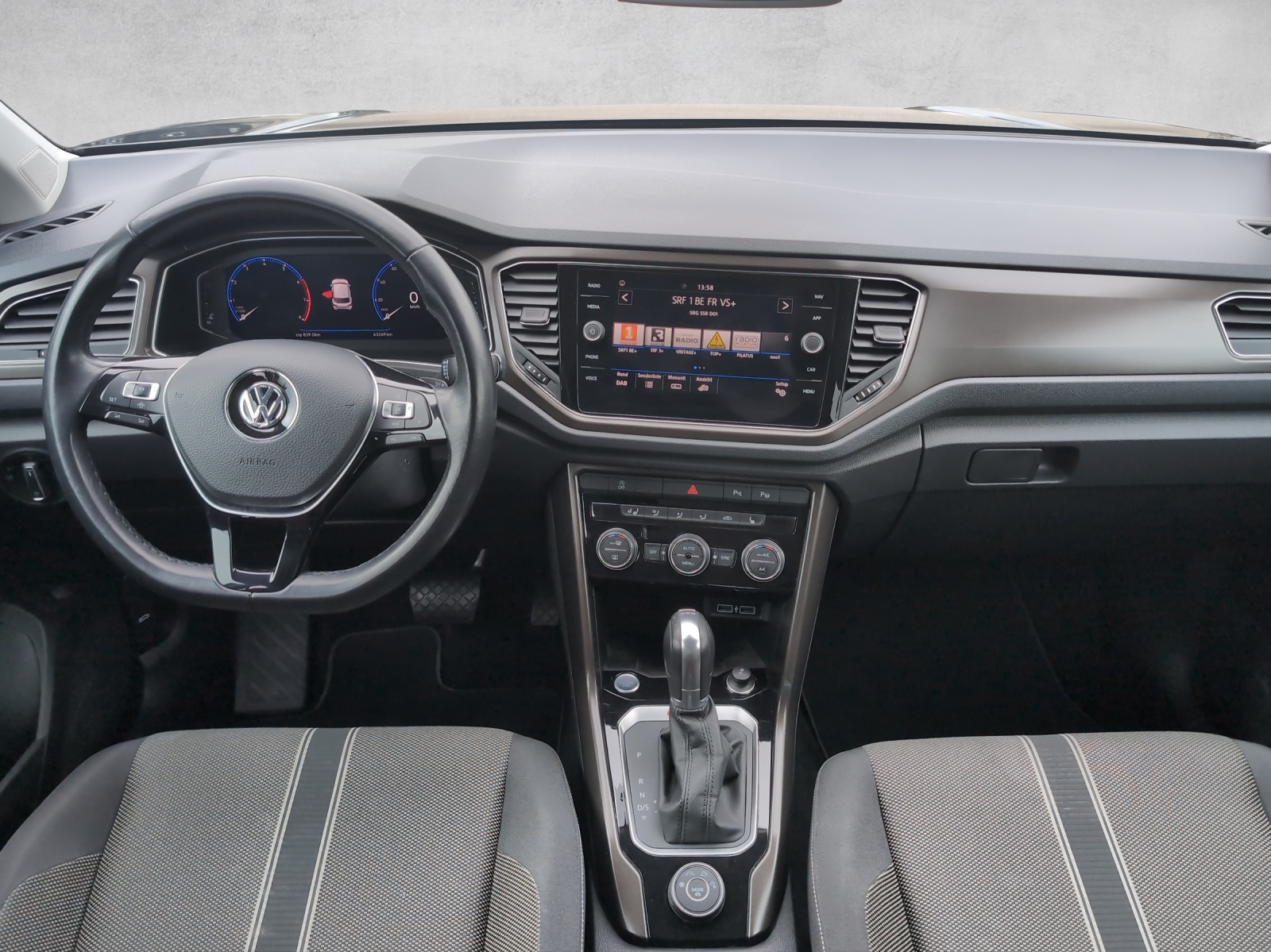VW T-Roc 1.5 TSI EVO Advance DSG 4Motion-image-8