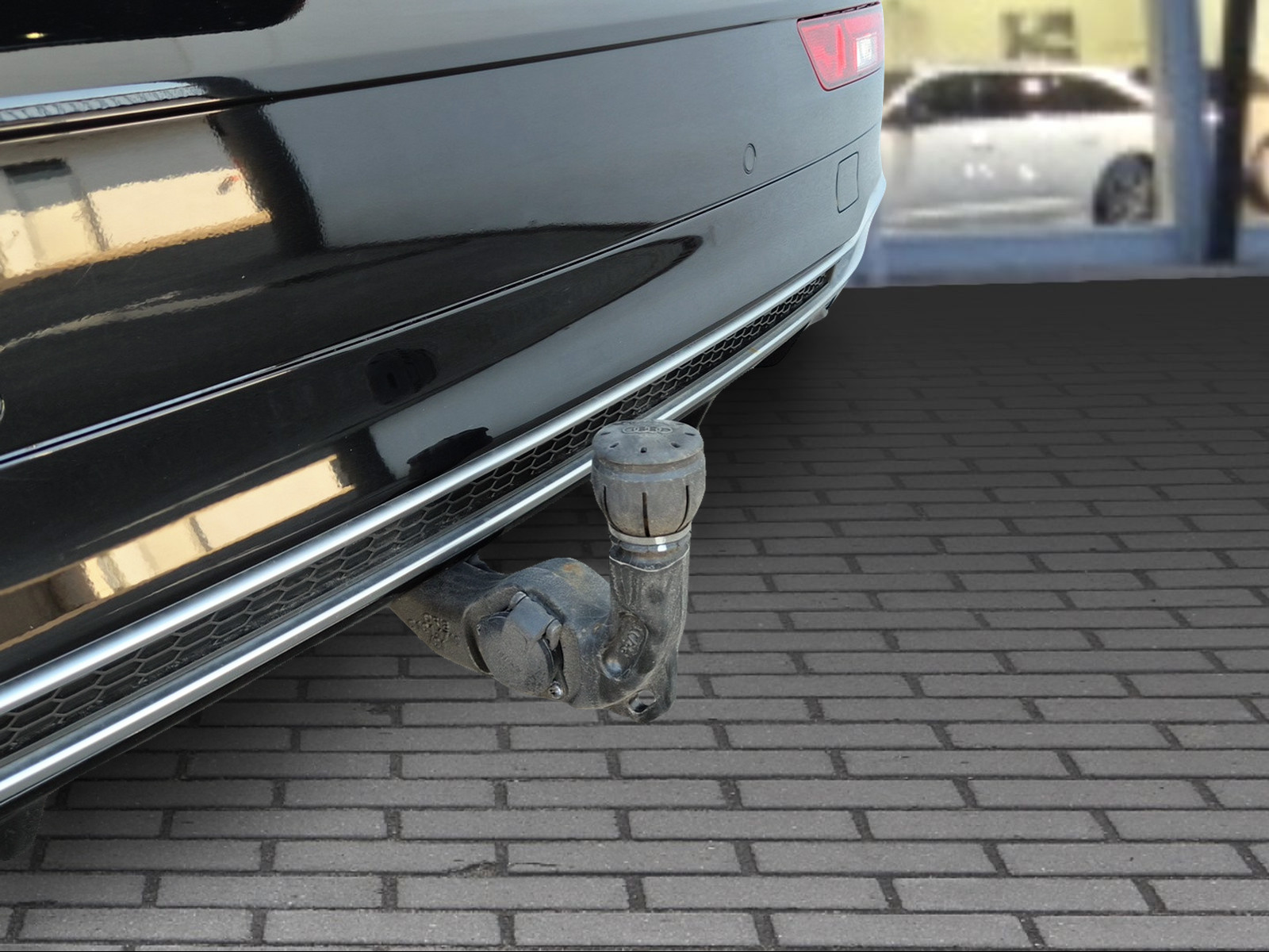 AUDI Q5 2.0 TDI sport quattro S-tronic Mythosschwarz Metallic-image-18