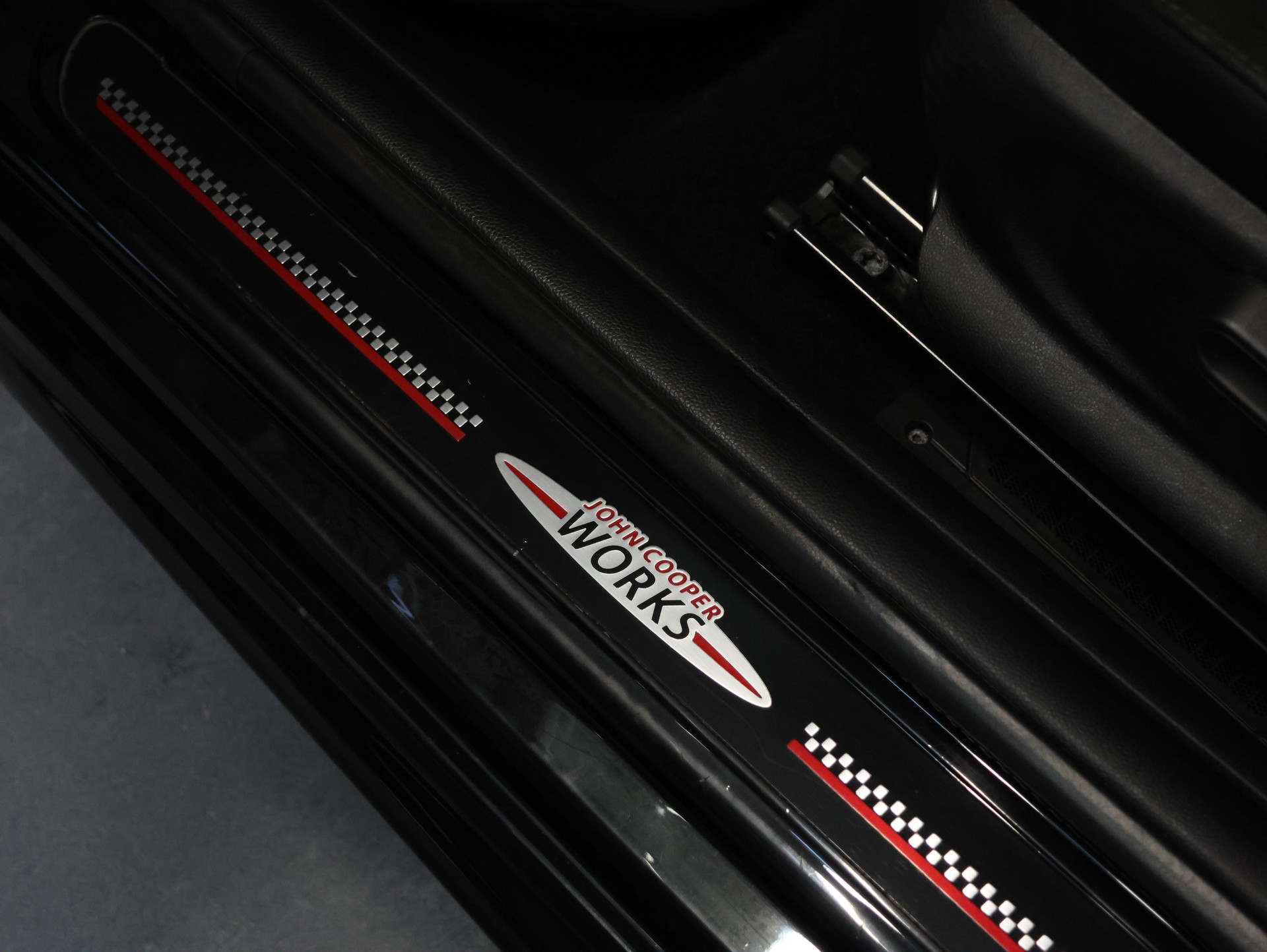 MINI Cooper John Cooper Works Cabriolet Steptronic *Harmon Cardon* Head-Up Display* *360 Kamera*-image-12