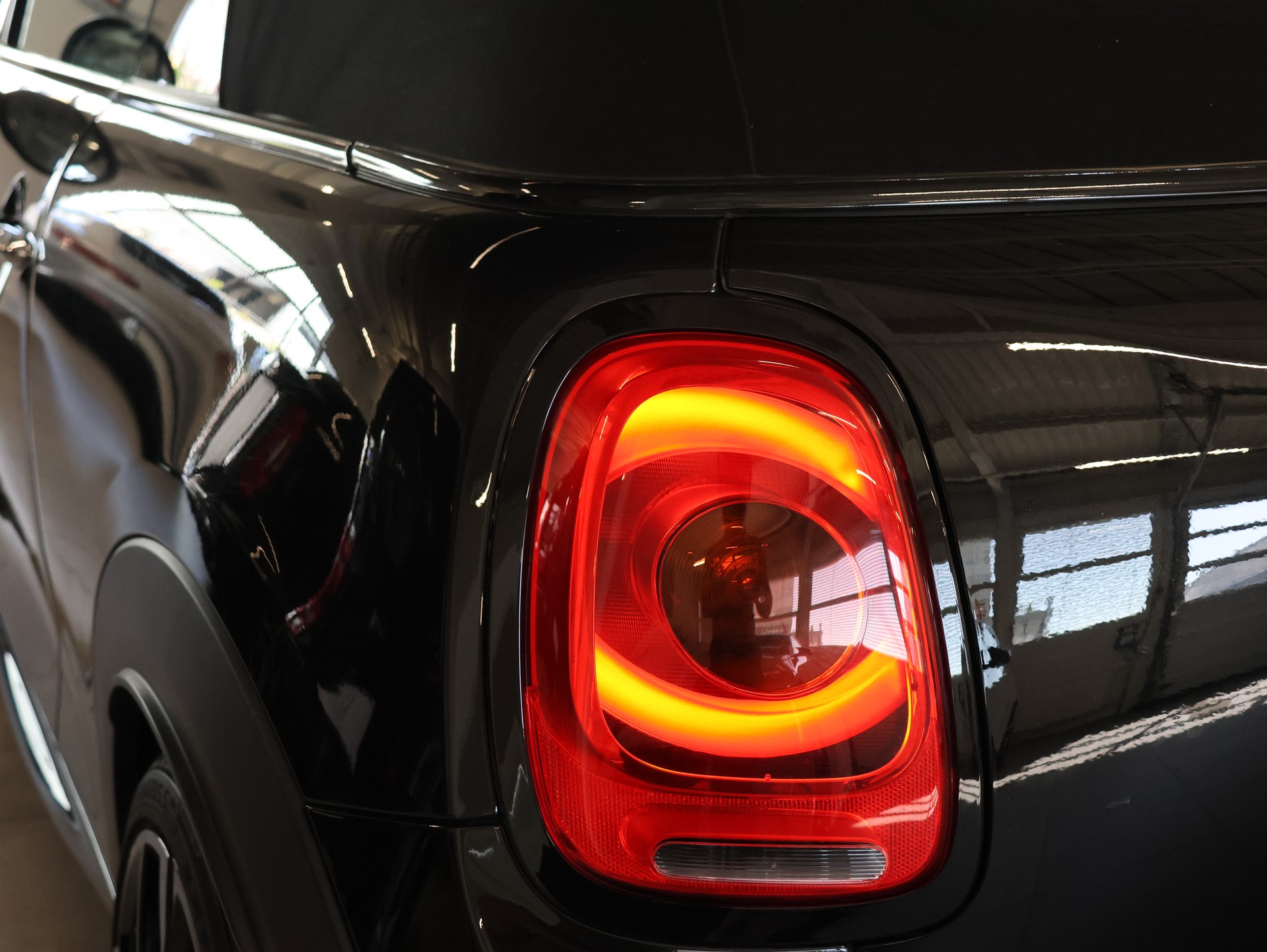 MINI Cooper John Cooper Works Cabriolet Steptronic *Harmon Cardon* Head-Up Display* *360 Kamera*-image-10