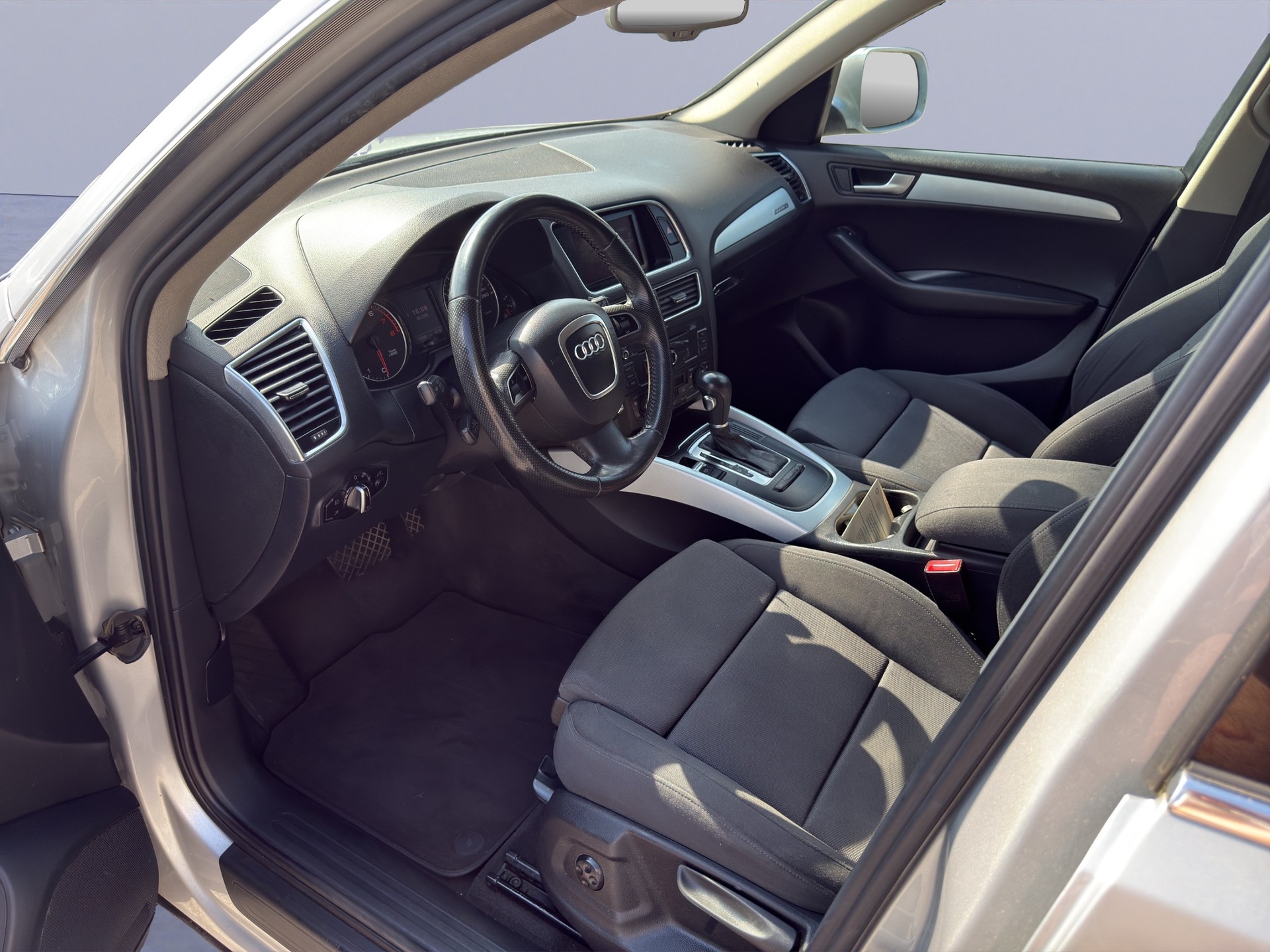 AUDI Q5 2.0 TFSI quattro S-tronic-image-9