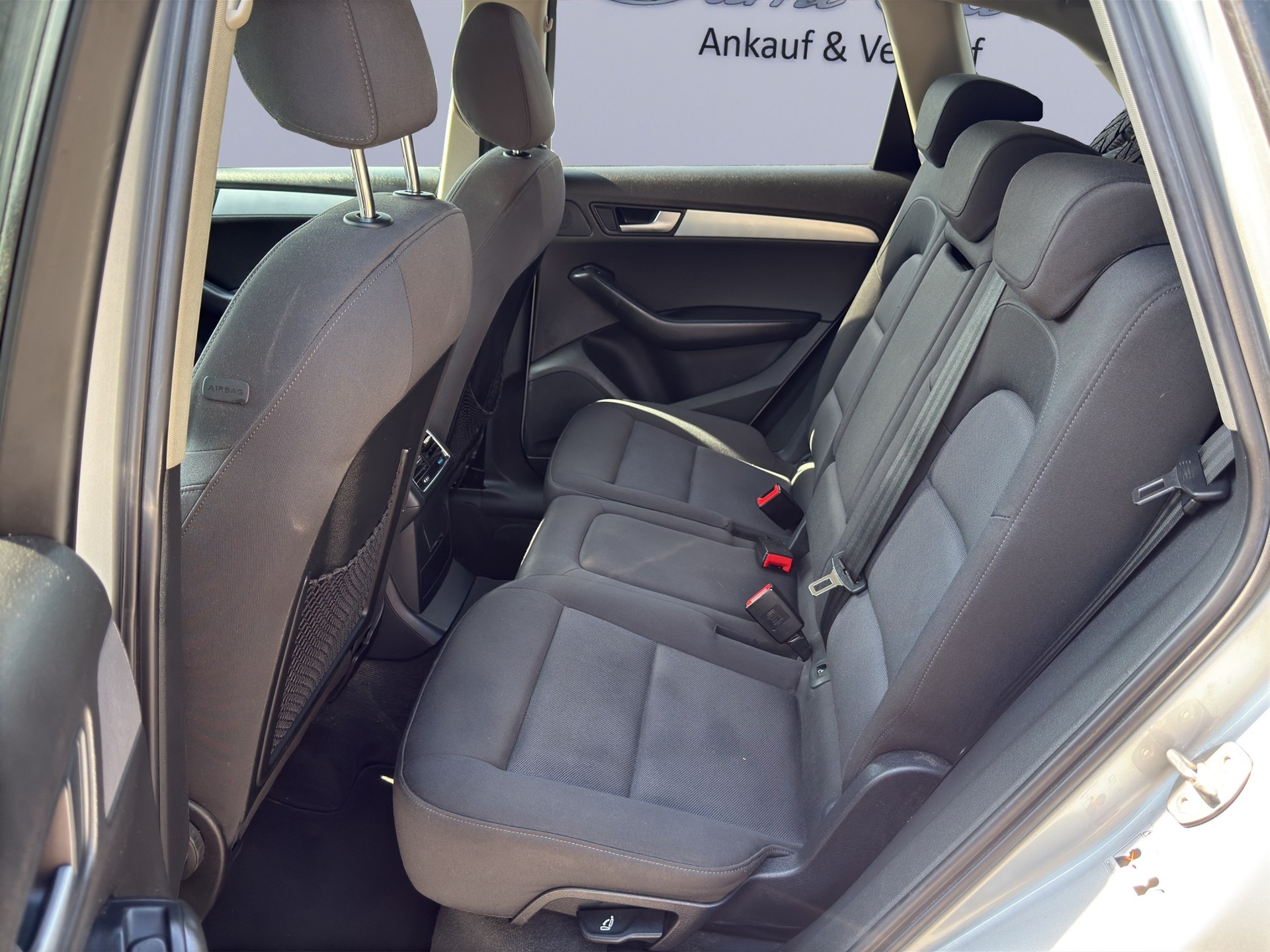 AUDI Q5 2.0 TFSI quattro S-tronic-image-8
