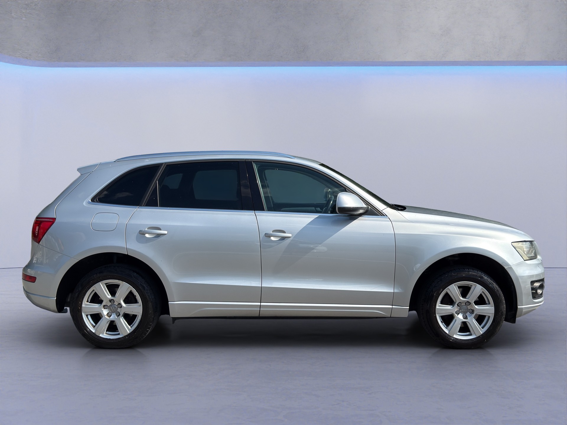 AUDI Q5 2.0 TFSI quattro S-tronic-image-5