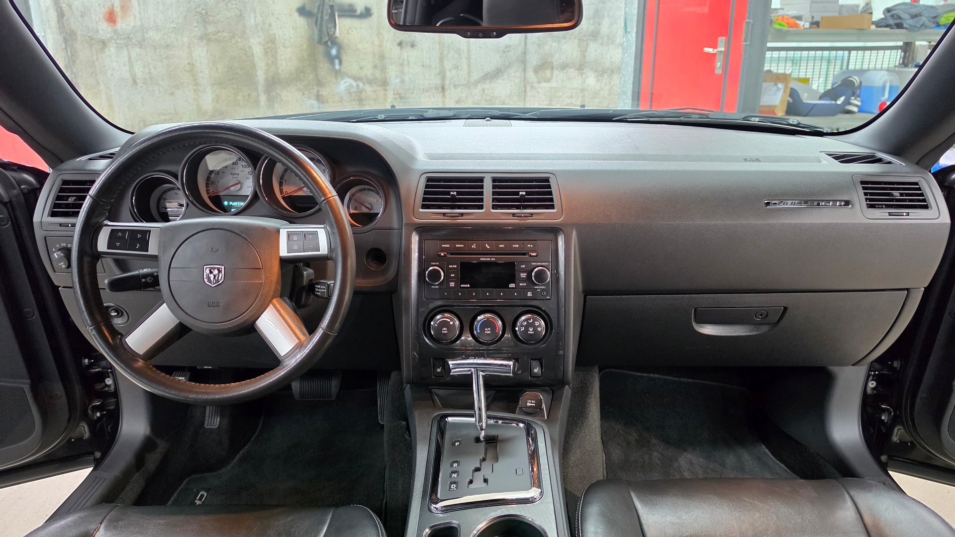 DODGE Challenger 5.7 V8 Hemi R/T-image-27