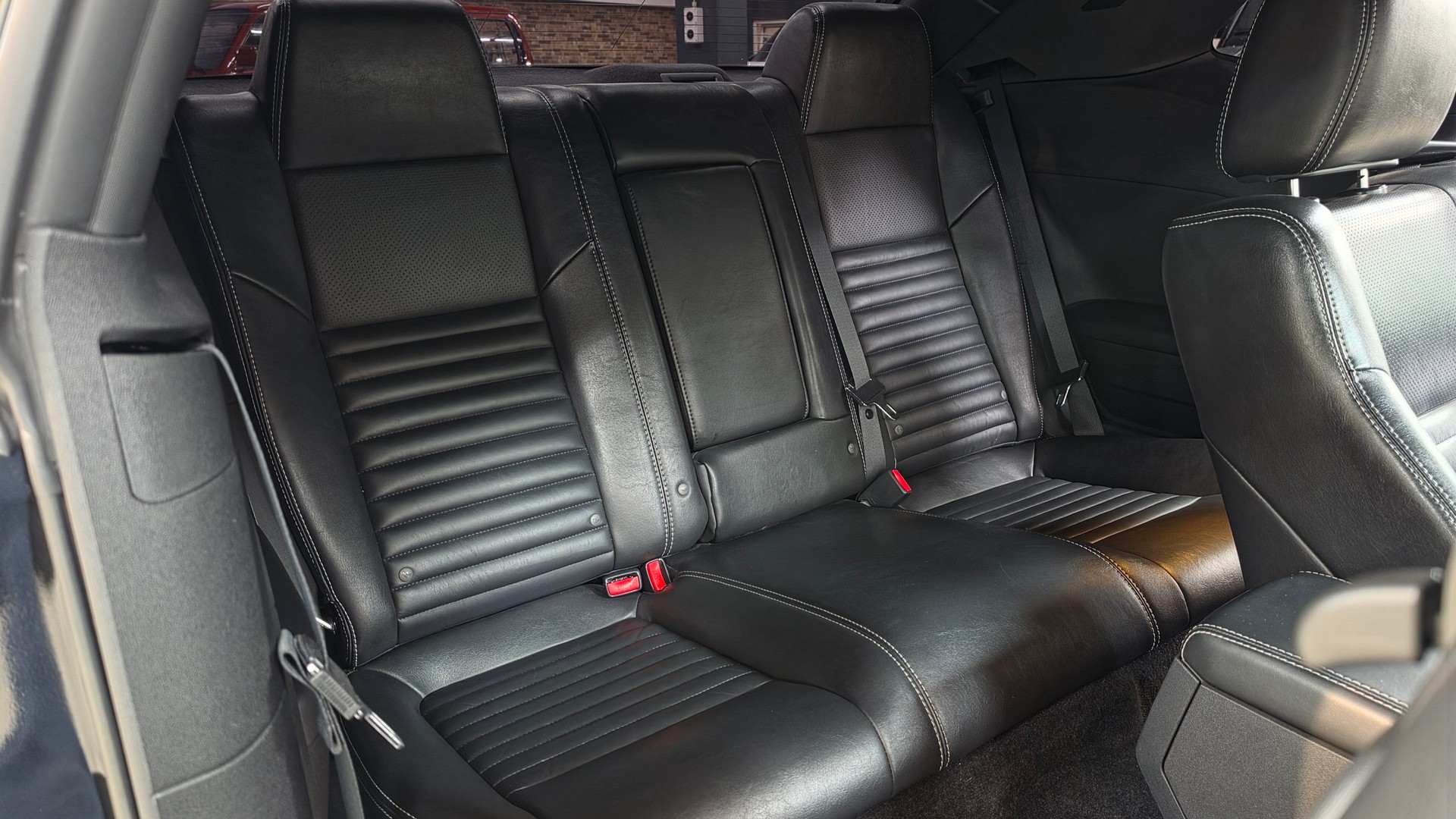 DODGE Challenger 5.7 V8 Hemi R/T-image-26