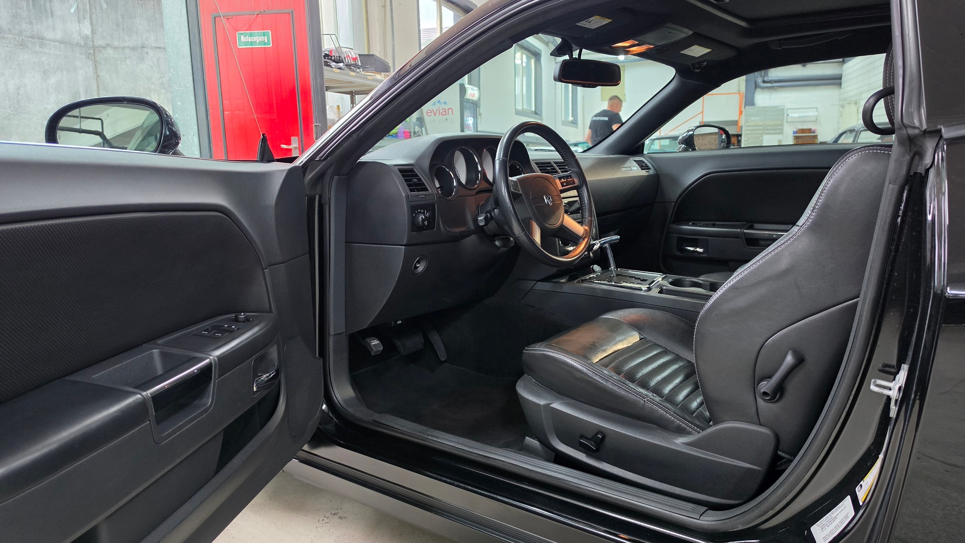 DODGE Challenger 5.7 V8 Hemi R/T-image-22