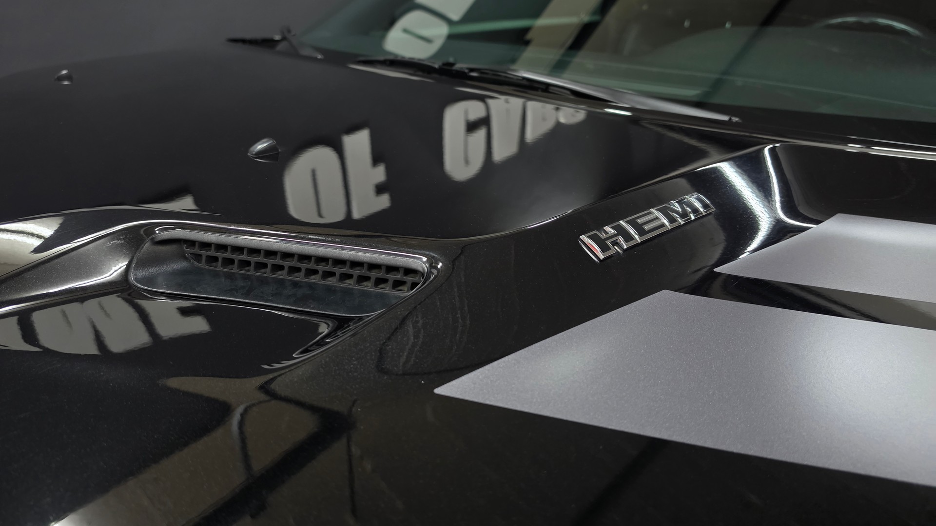 DODGE Challenger 5.7 V8 Hemi R/T-image-19