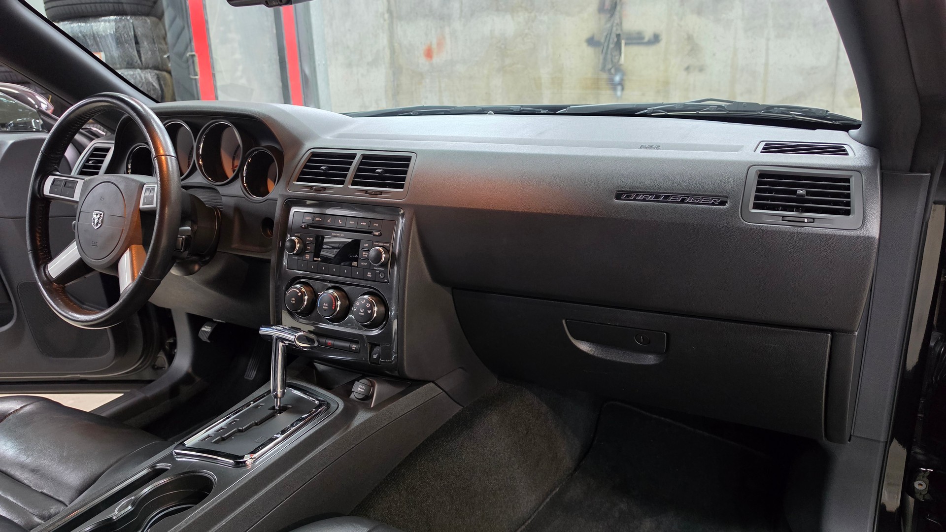 DODGE Challenger 5.7 V8 Hemi R/T-image-23