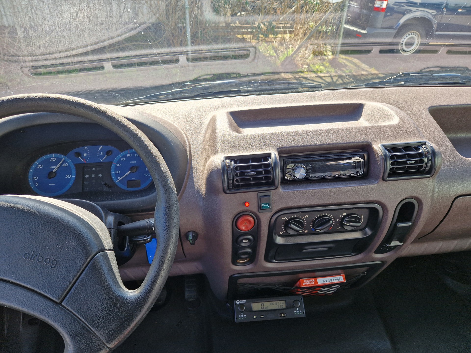 RENAULT T35 2.8 TDi-image-7
