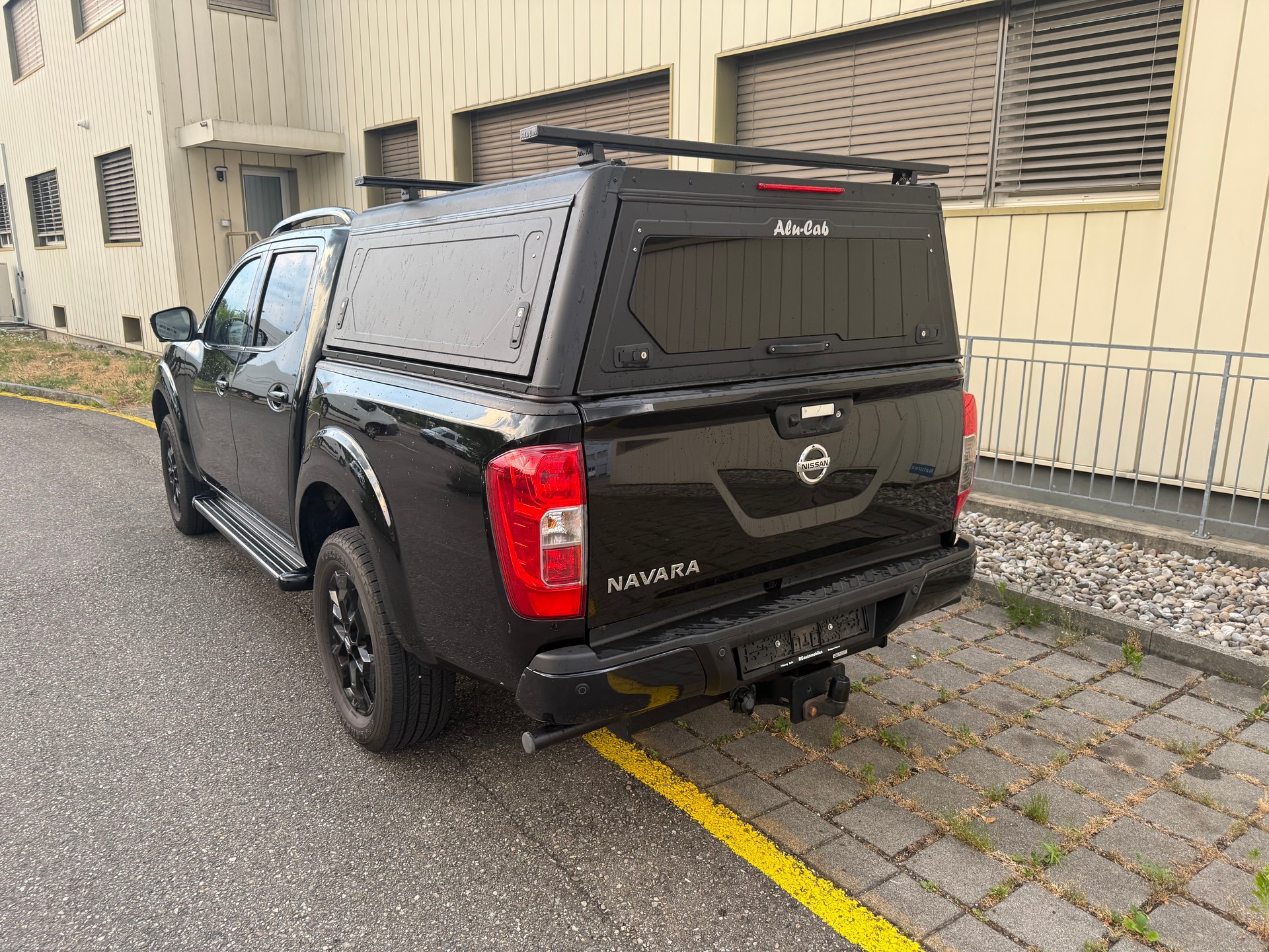 NISSAN Navara Double Cab N-Guard 2.3 dCi 4WD-image-4